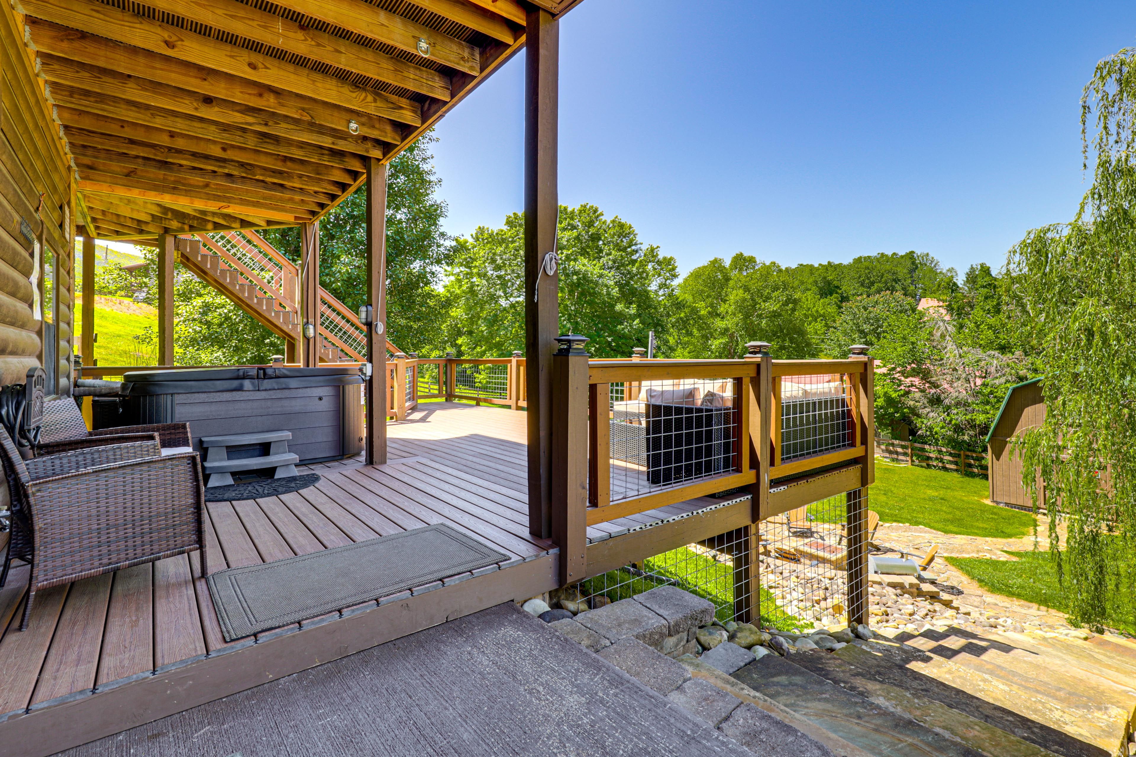 Deck | Main Cabin
