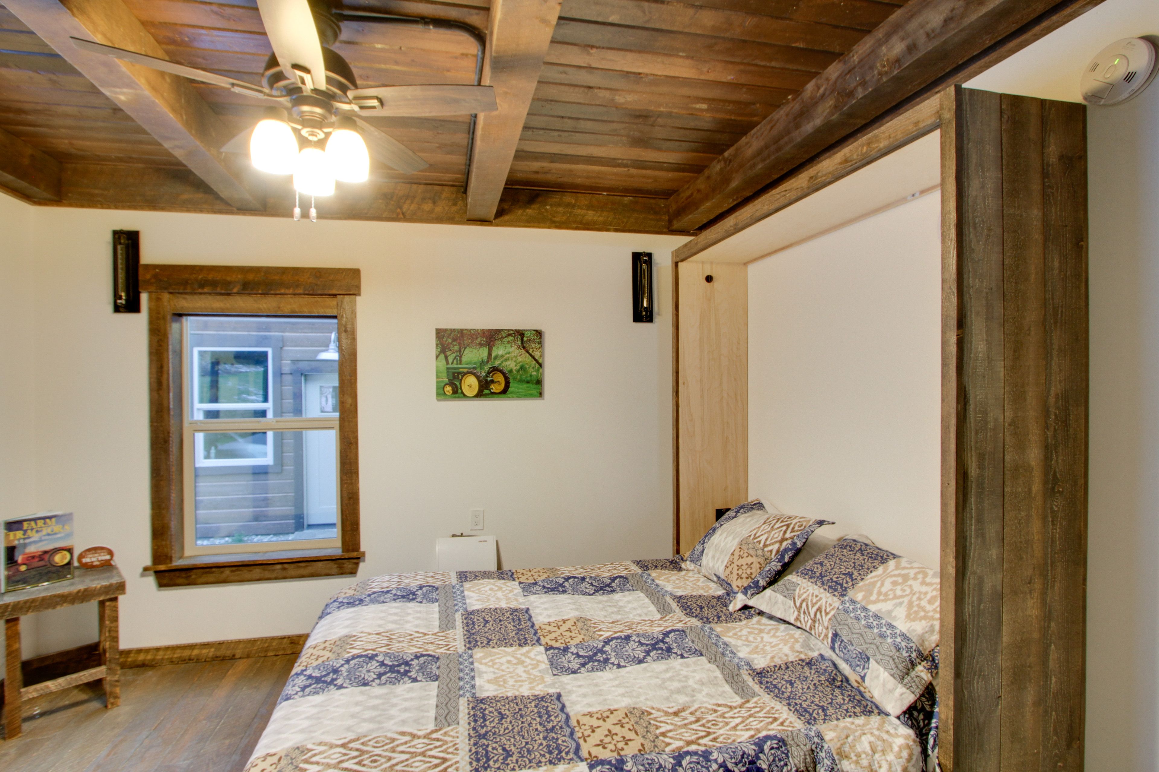 Bedroom 3 | Queen Murphy Bed