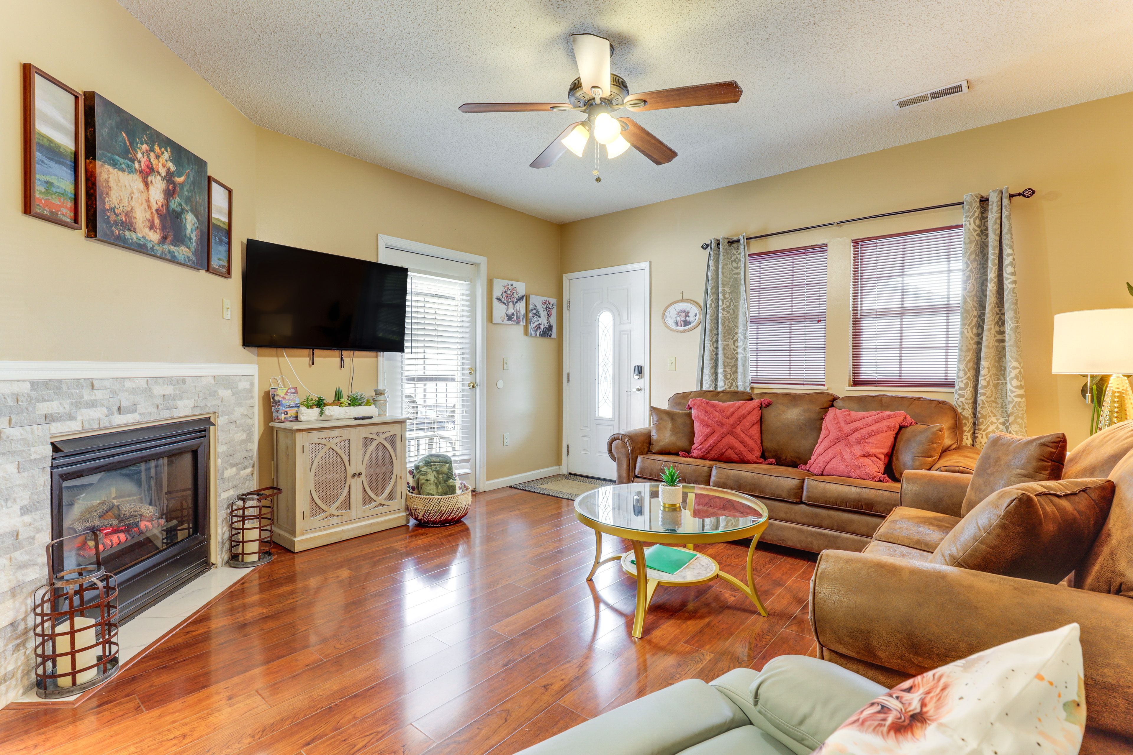 Pigeon Forge Vacation Rental | 1BR | 1BA | 600 Sq Ft | Stairs to Enter