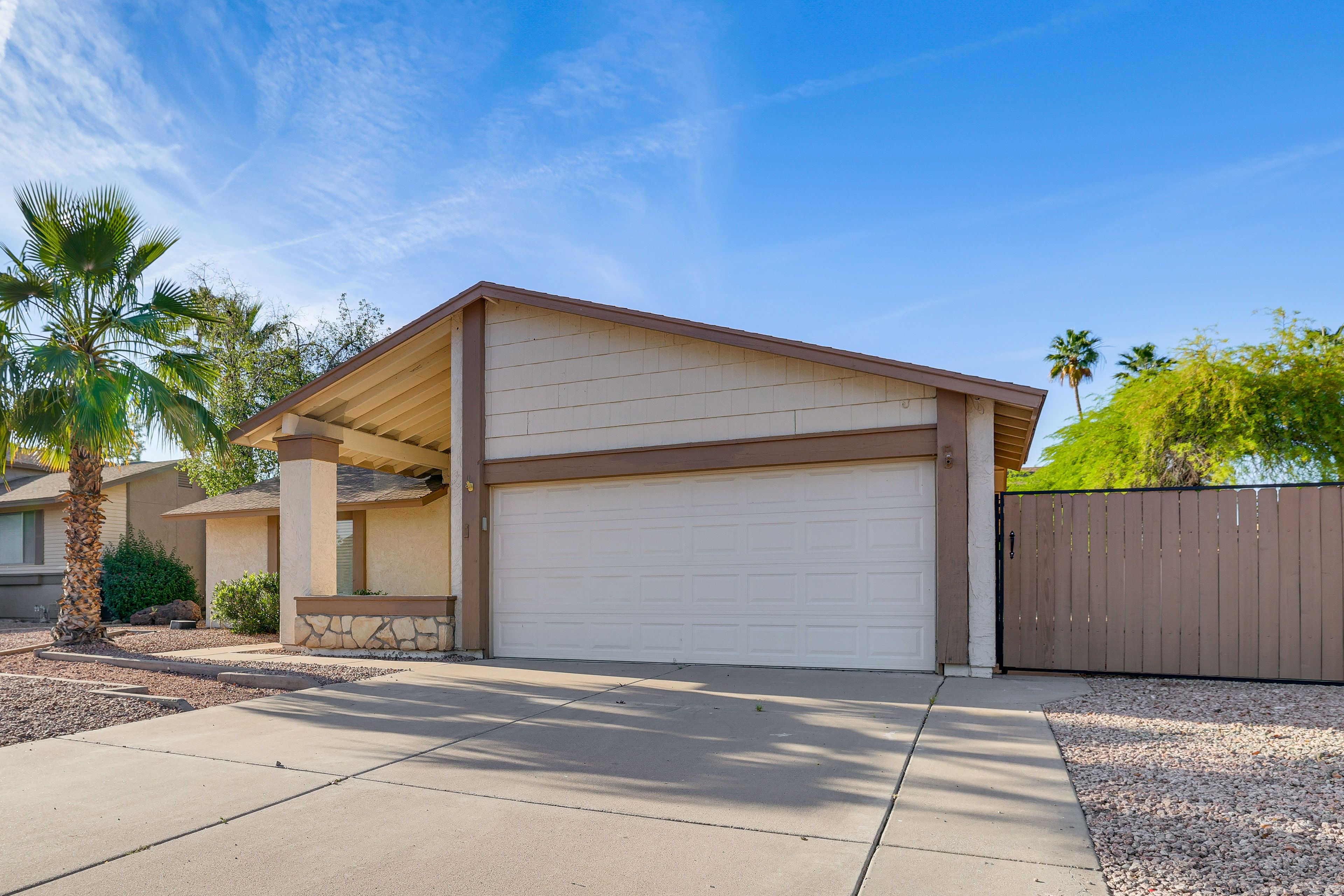 Parking | Driveway/Garage (3 Vehicles) | RV Parking Allowed | Free Street