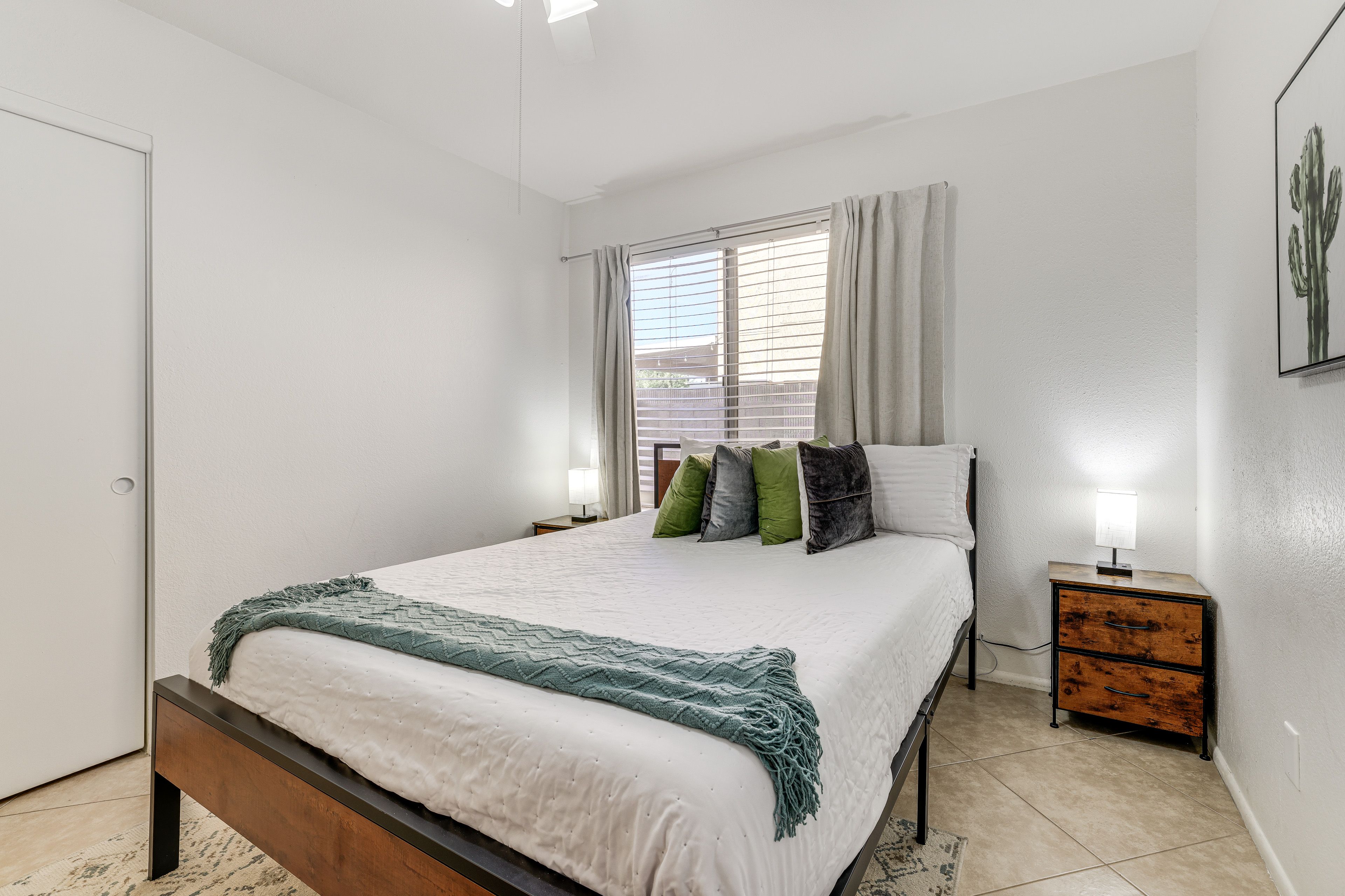 Bedroom 2 | Queen Bed