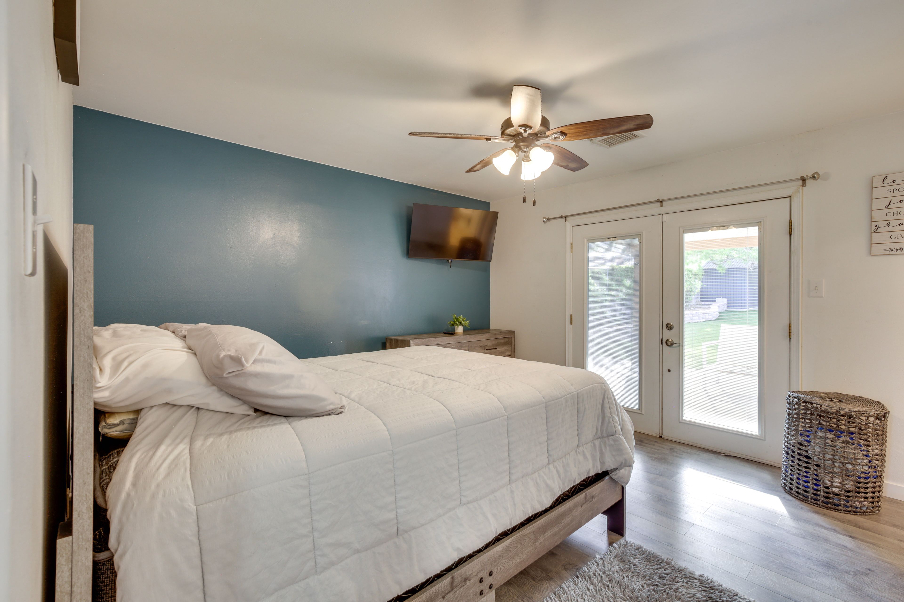 Bedroom 1 | Queen Bed