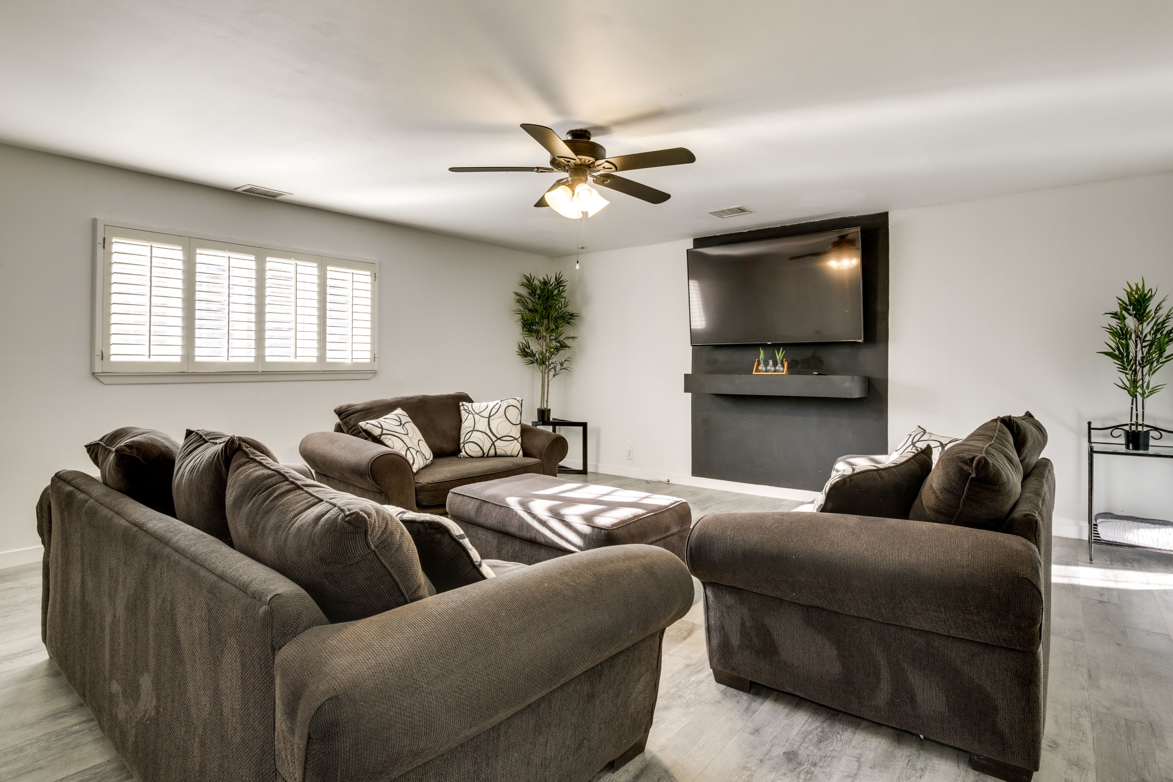 Living Room | 1st Floor | Flat-screen TV