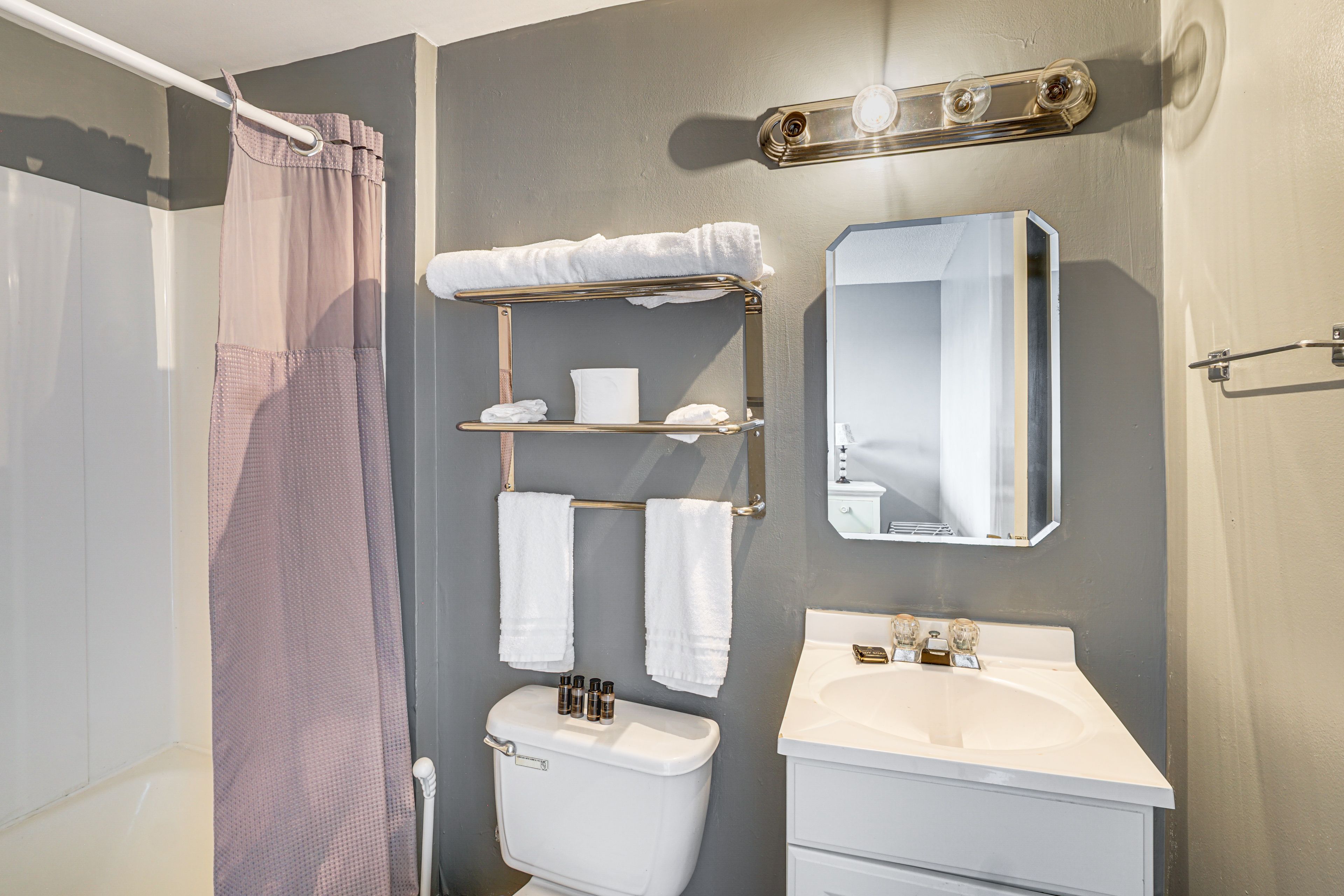 Unit 5 | Full Bathroom