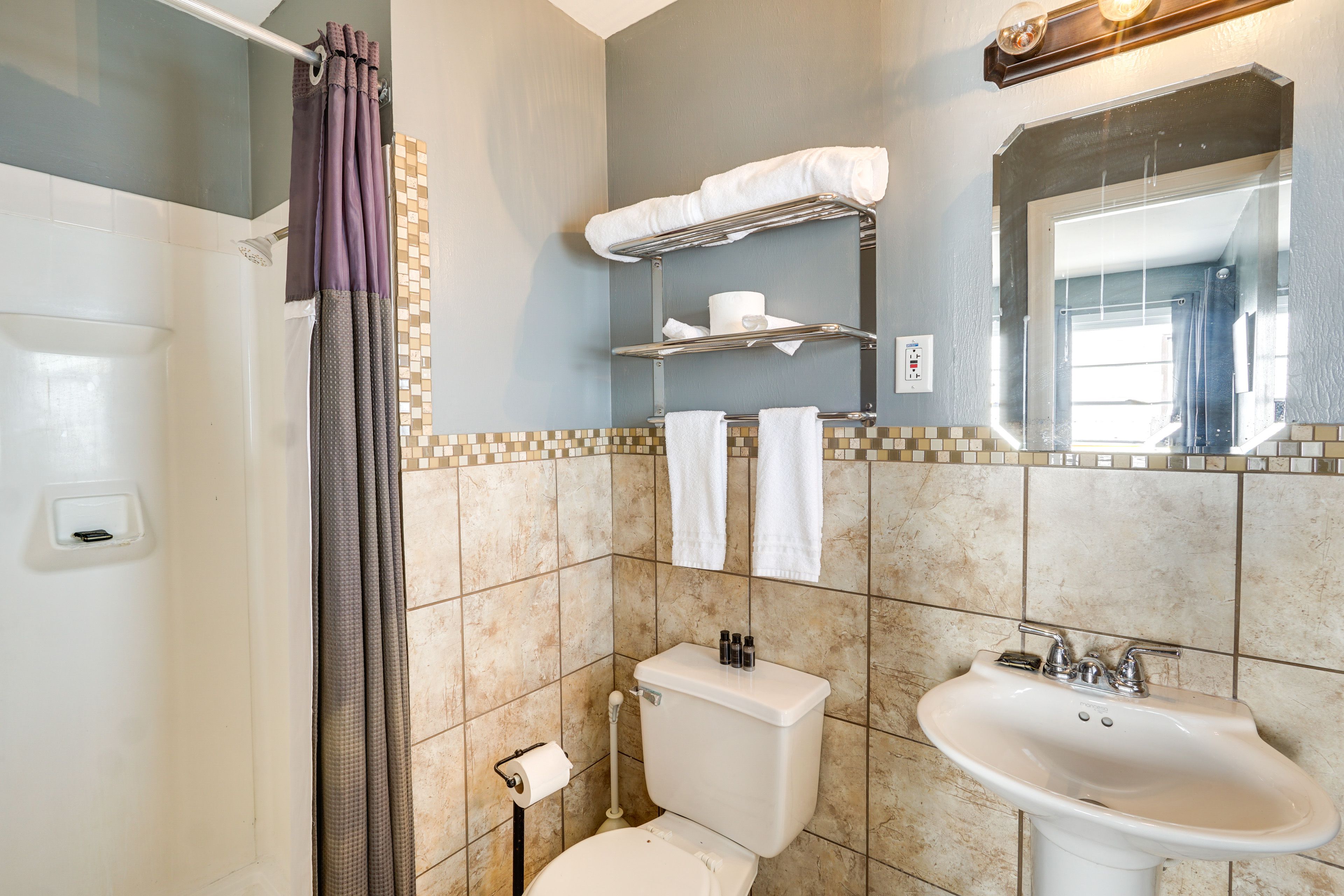 Unit 2 | Full Bathroom