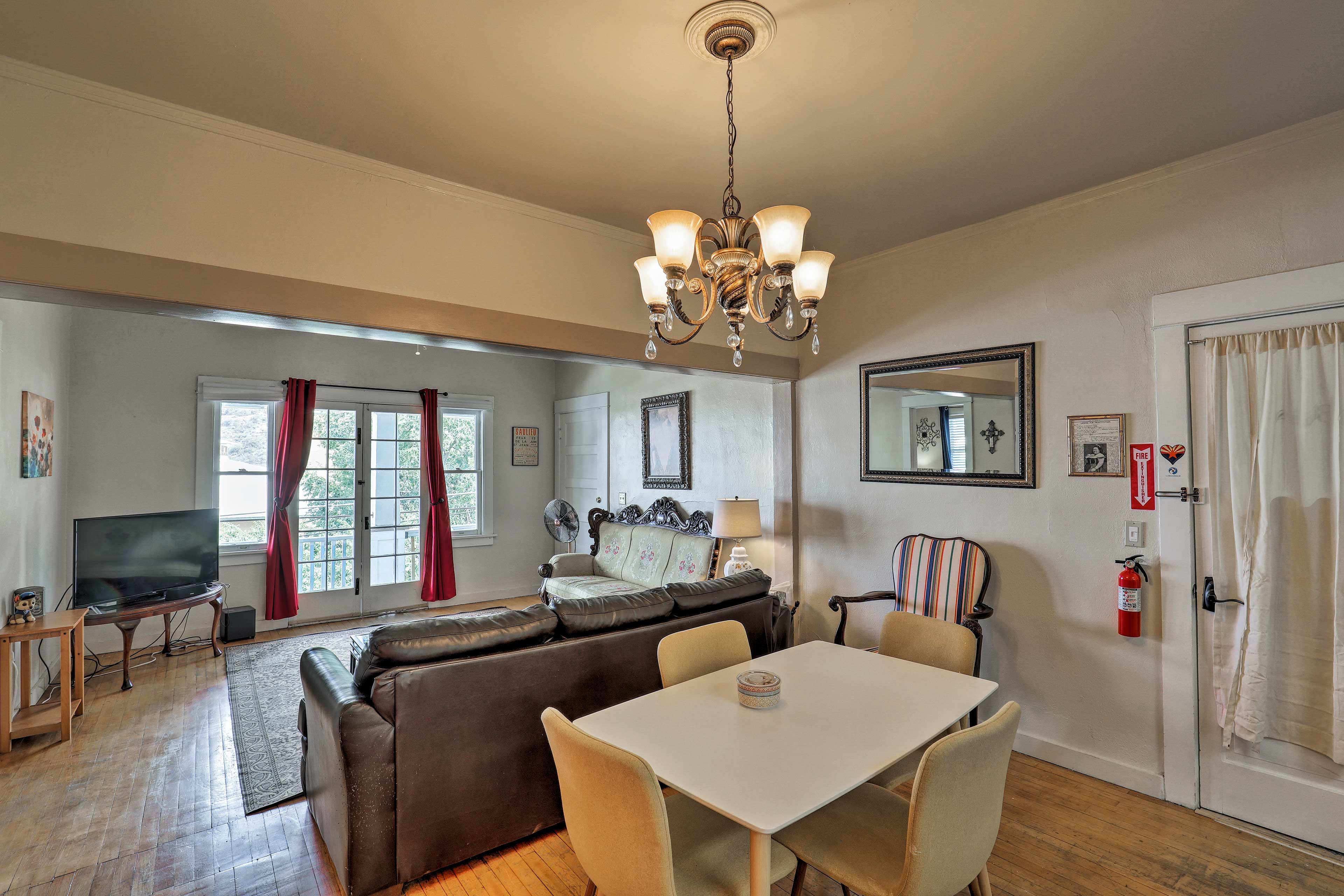 Living & Dining Area | St. Blaise Suite | Queen Sleeper Sofa | Upper Level