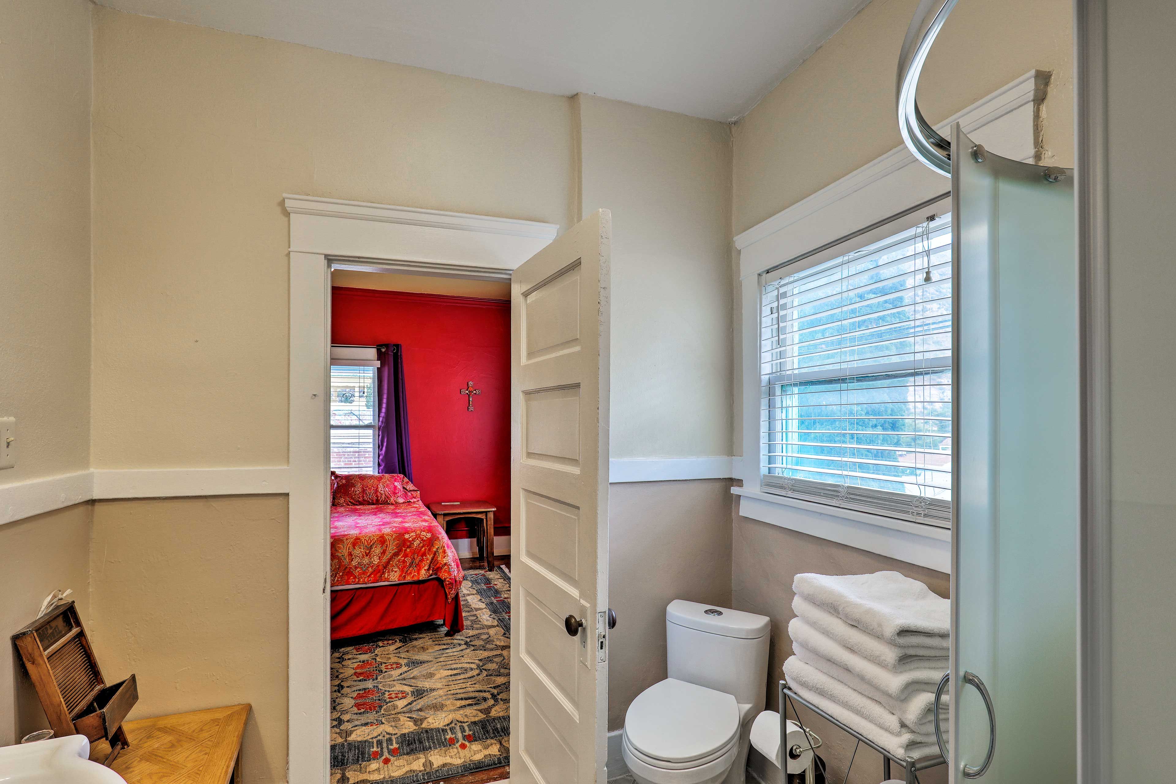 Jack-and-Jill Bathroom | Upper Level