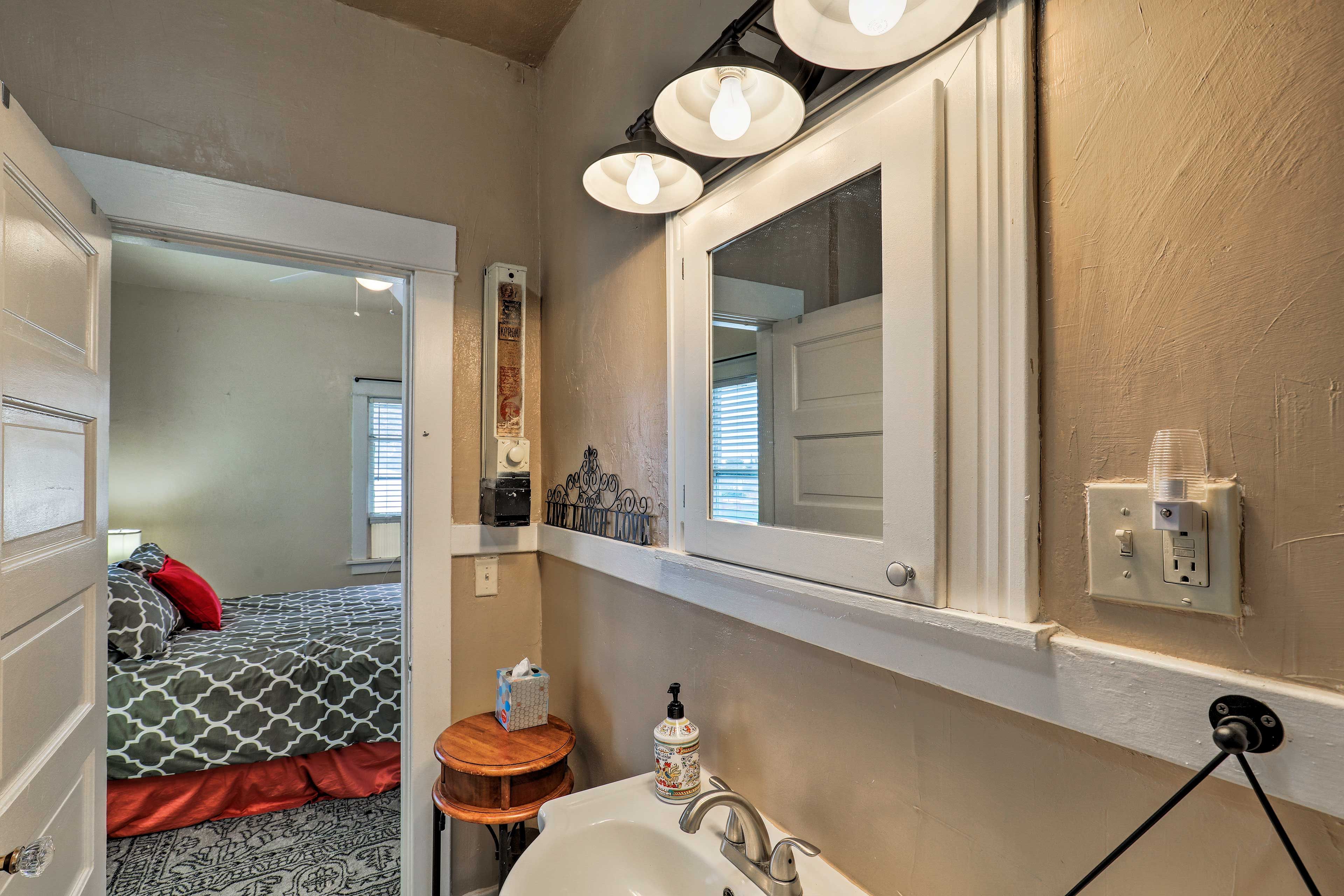 Jack-and-Jill Bathroom | Upper Level