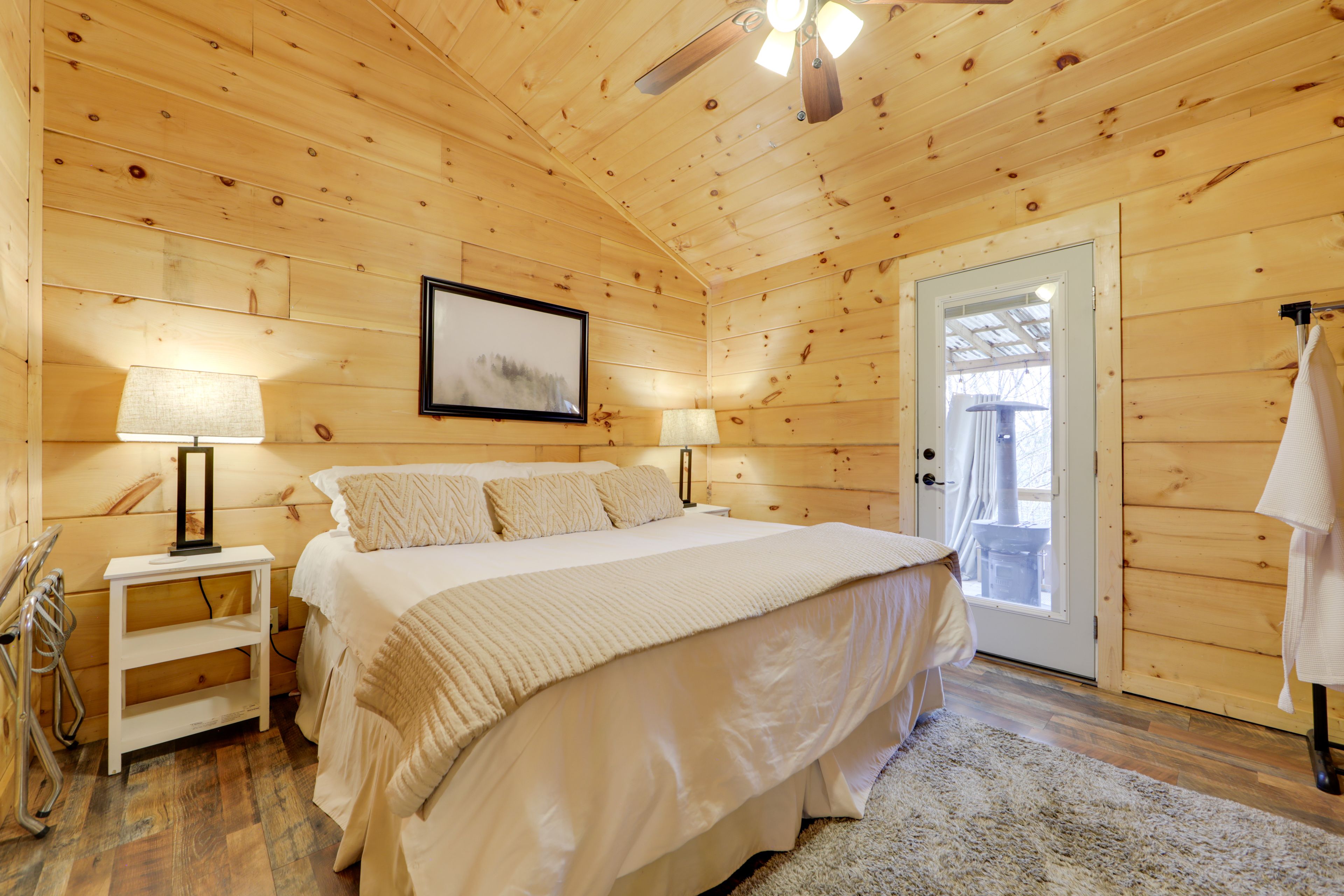 Bedroom 1 | Queen Bed