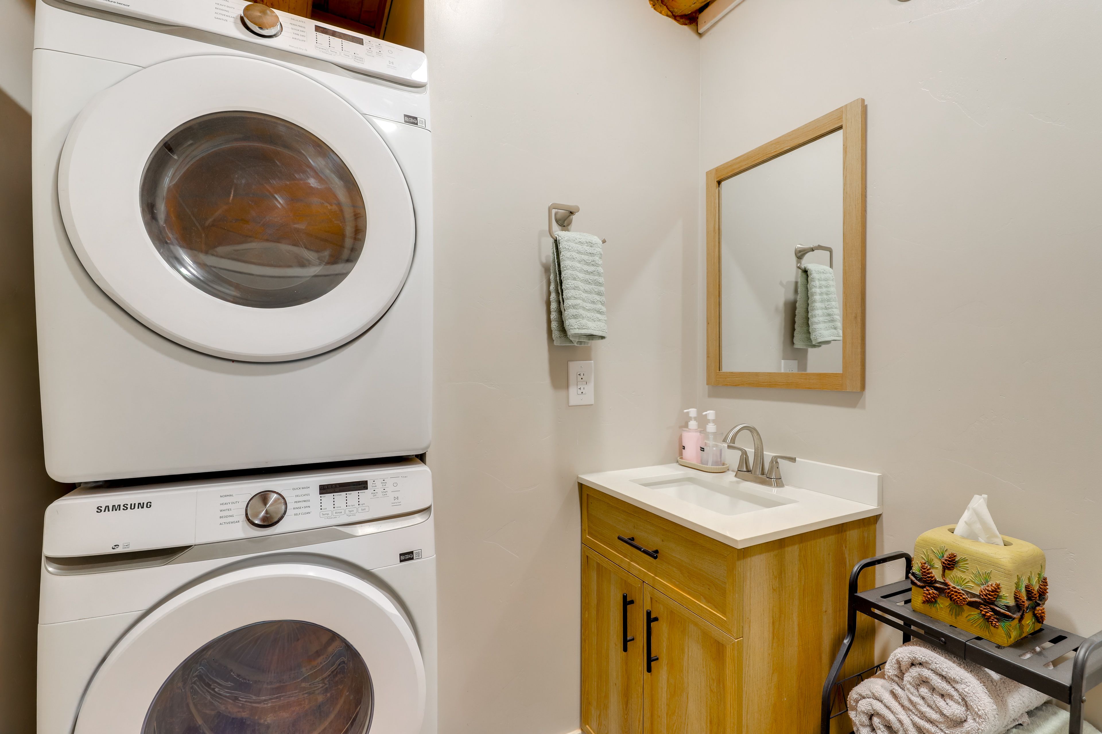 Full Bathroom | Washer & Dryer | Ranch B | 1st Floor