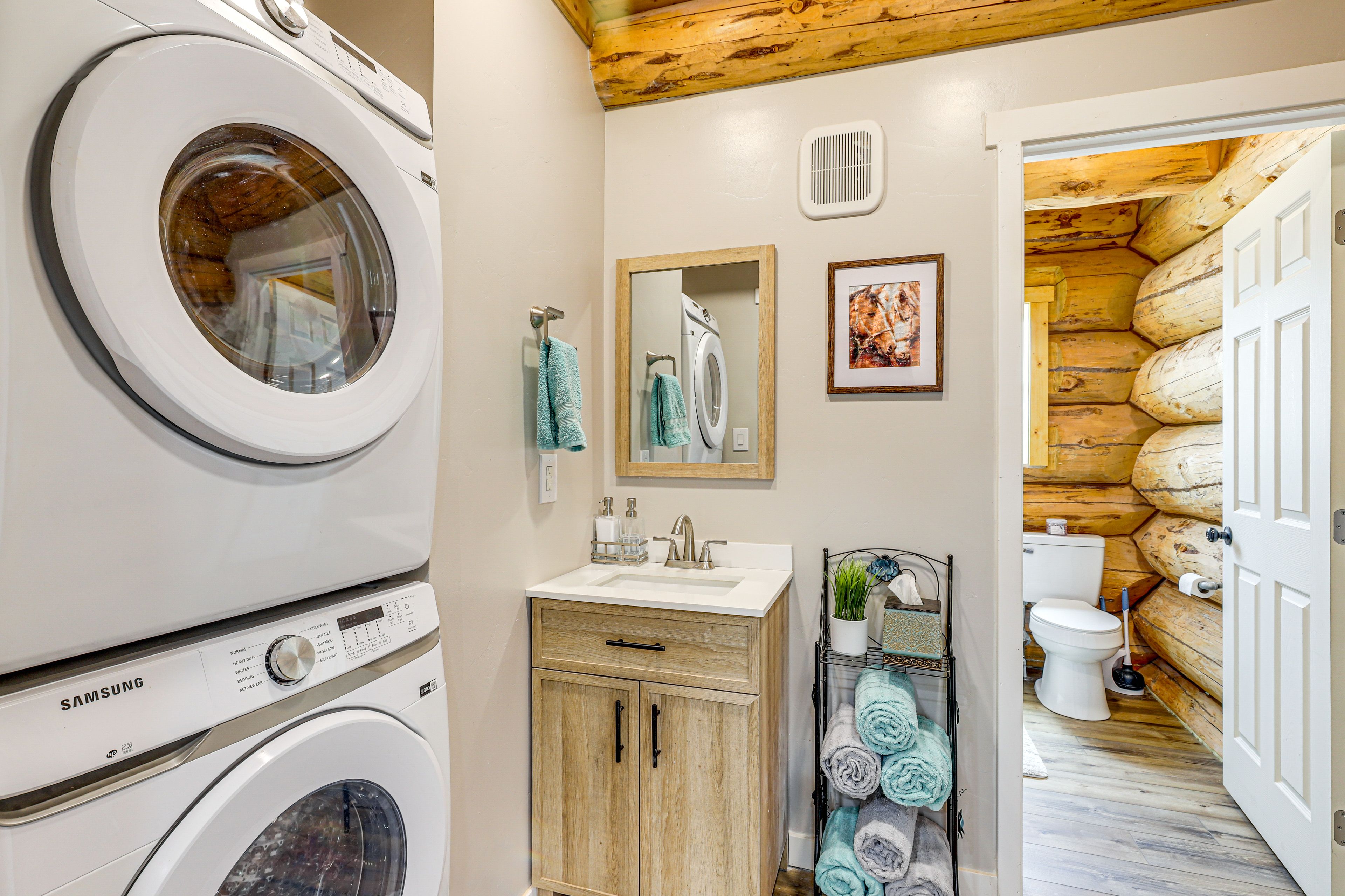 Full Bathroom | Washer & Dryer | Ranch A | 1st Floor