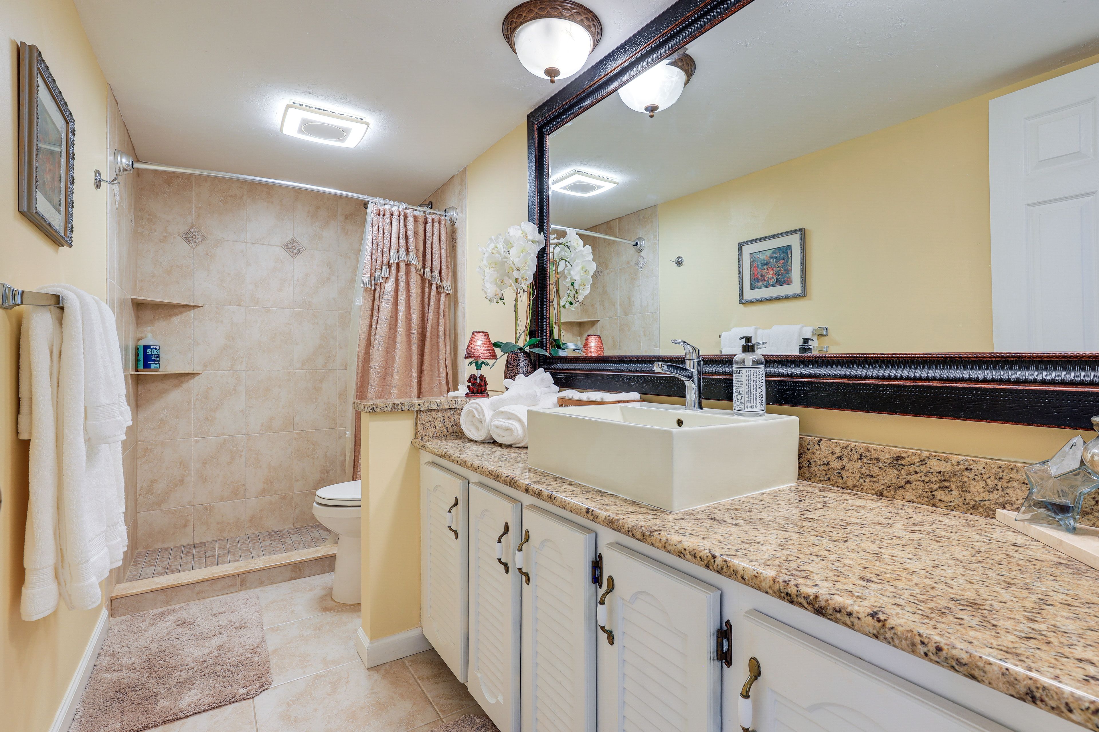 En-Suite Bathroom | 2nd Floor