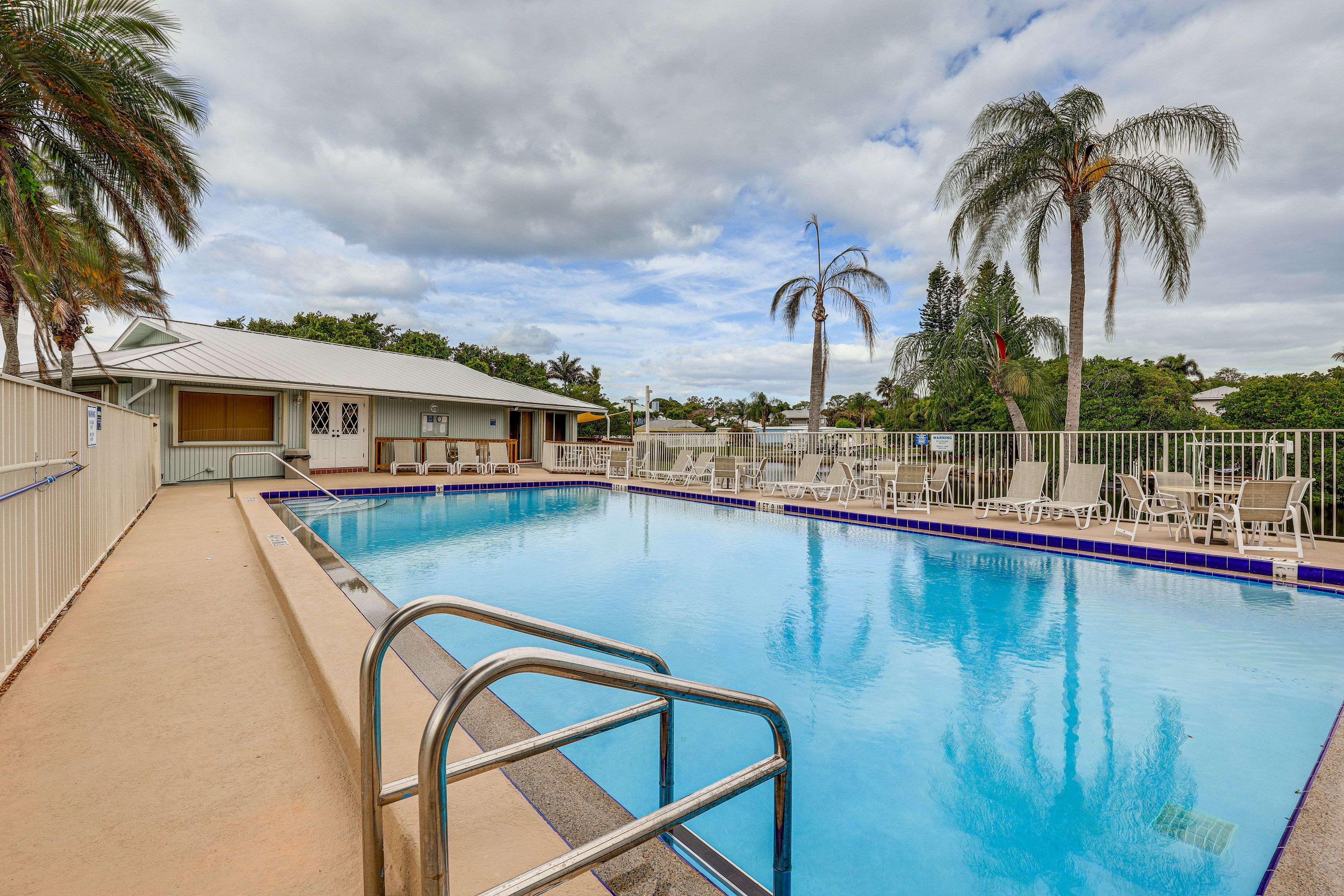 Sims Creek Community Amenities | Pool
