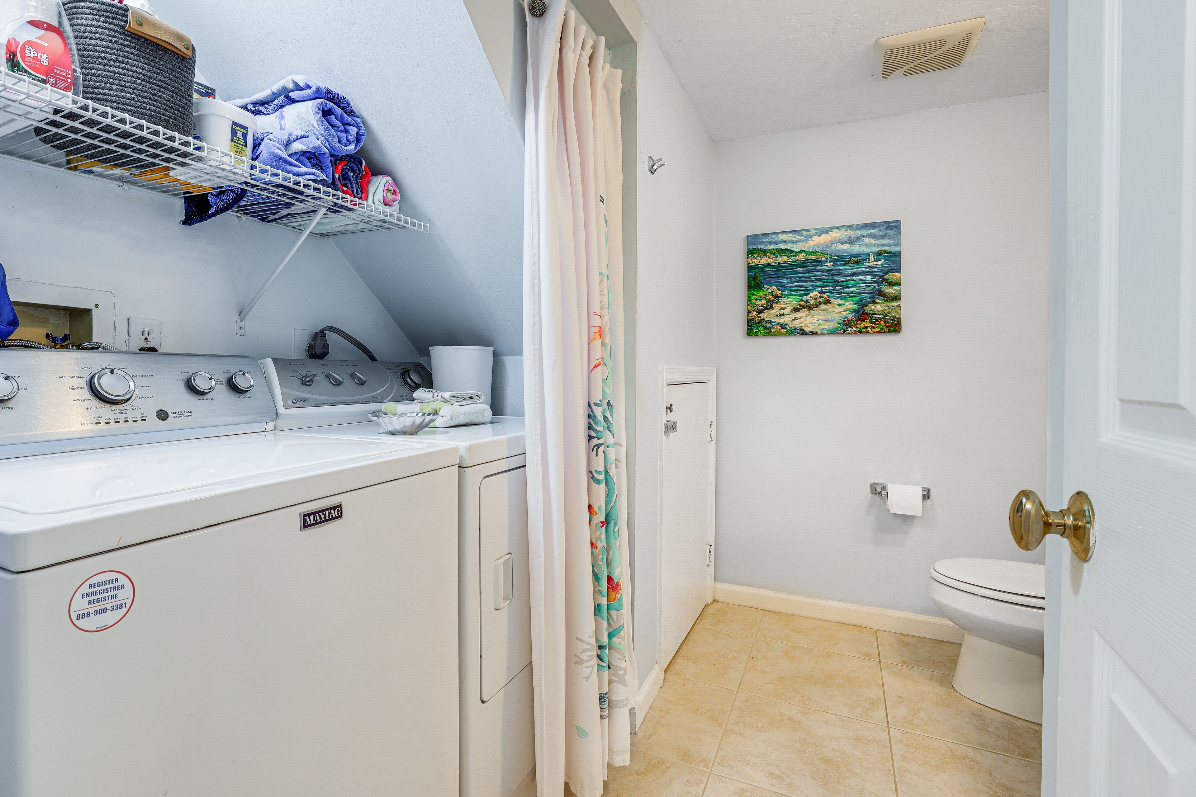 Half Bathroom | 1st Floor