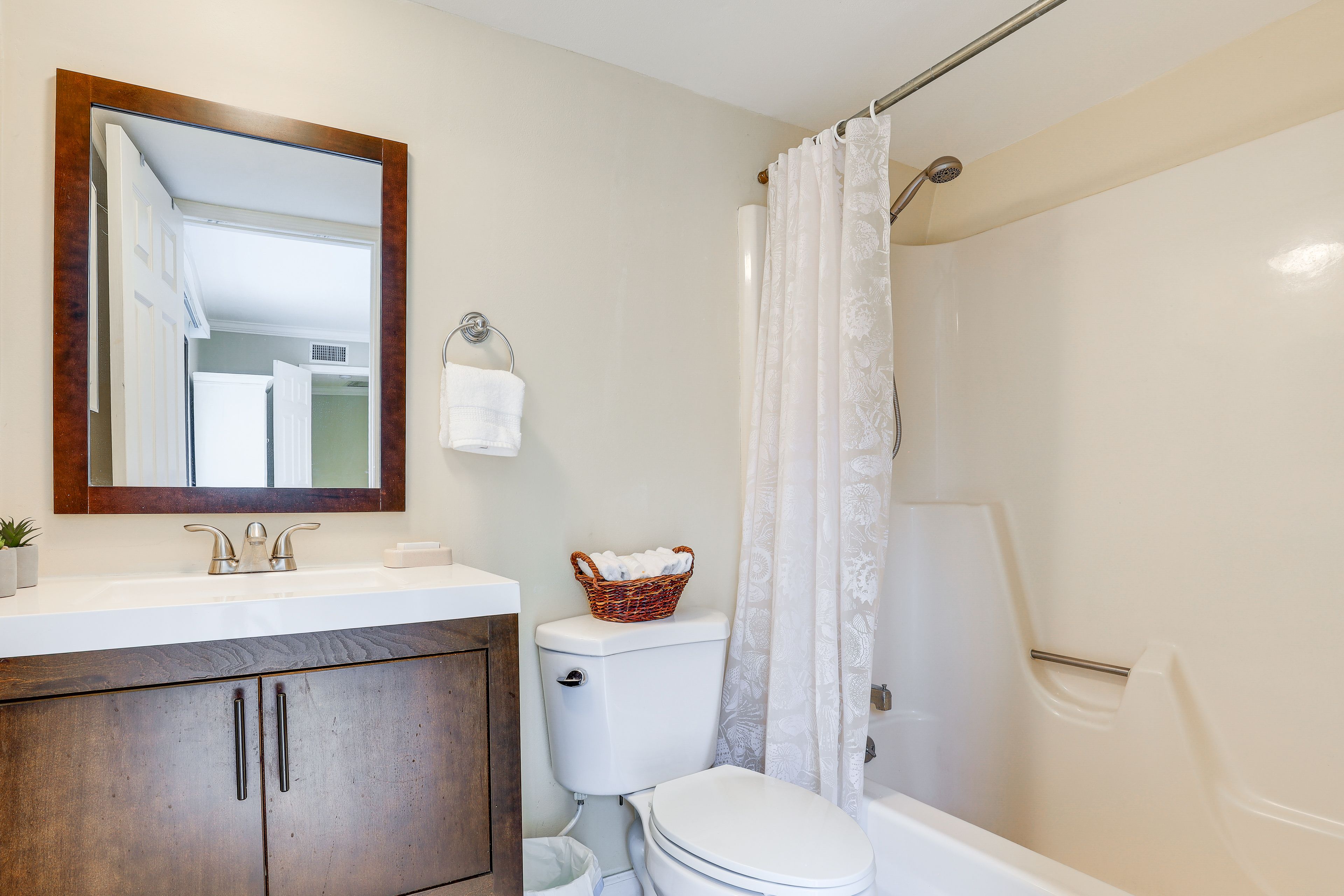 En-Suite Bathroom | 2nd Floor
