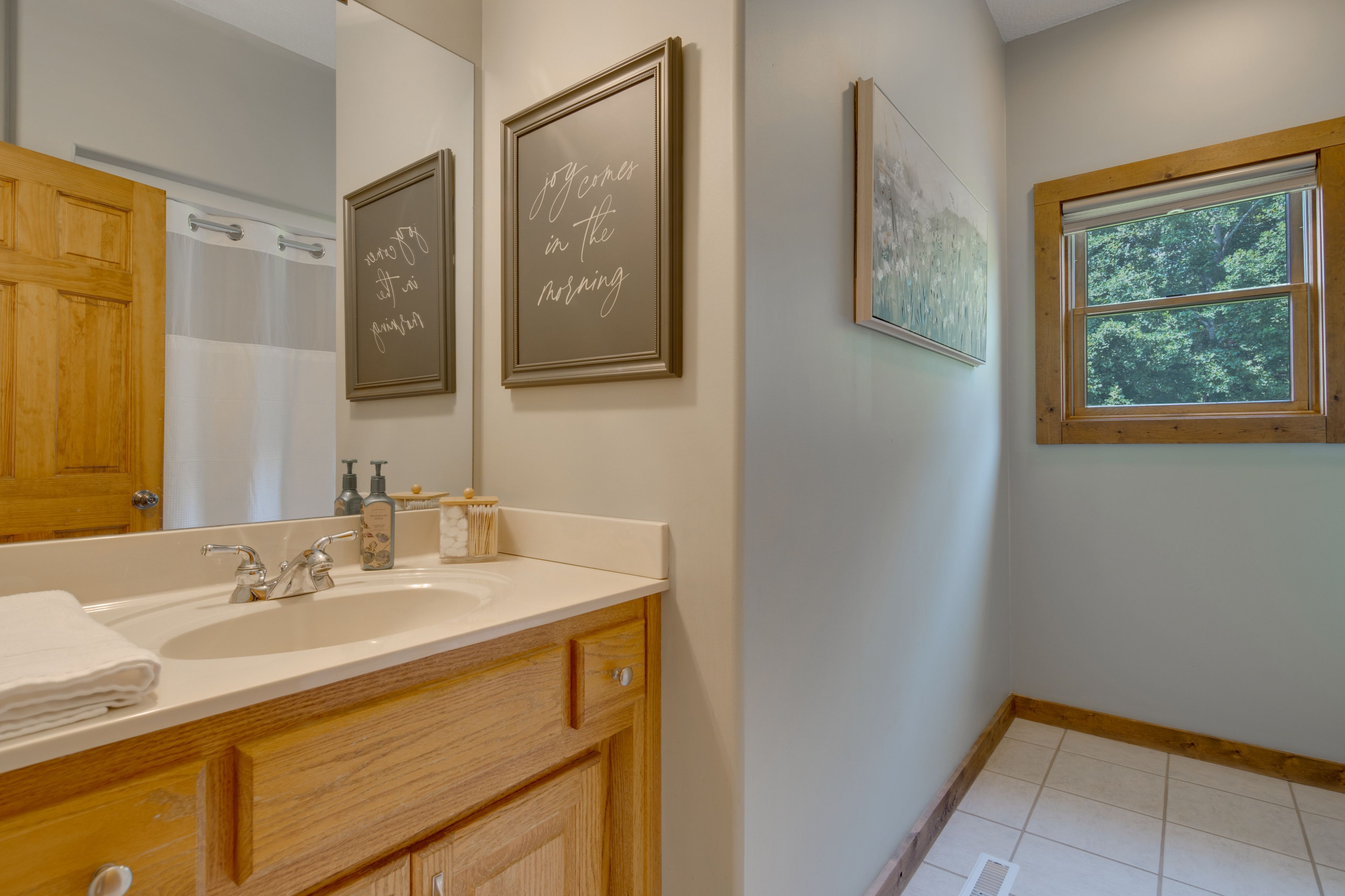 Full Bathroom | 1st Floor