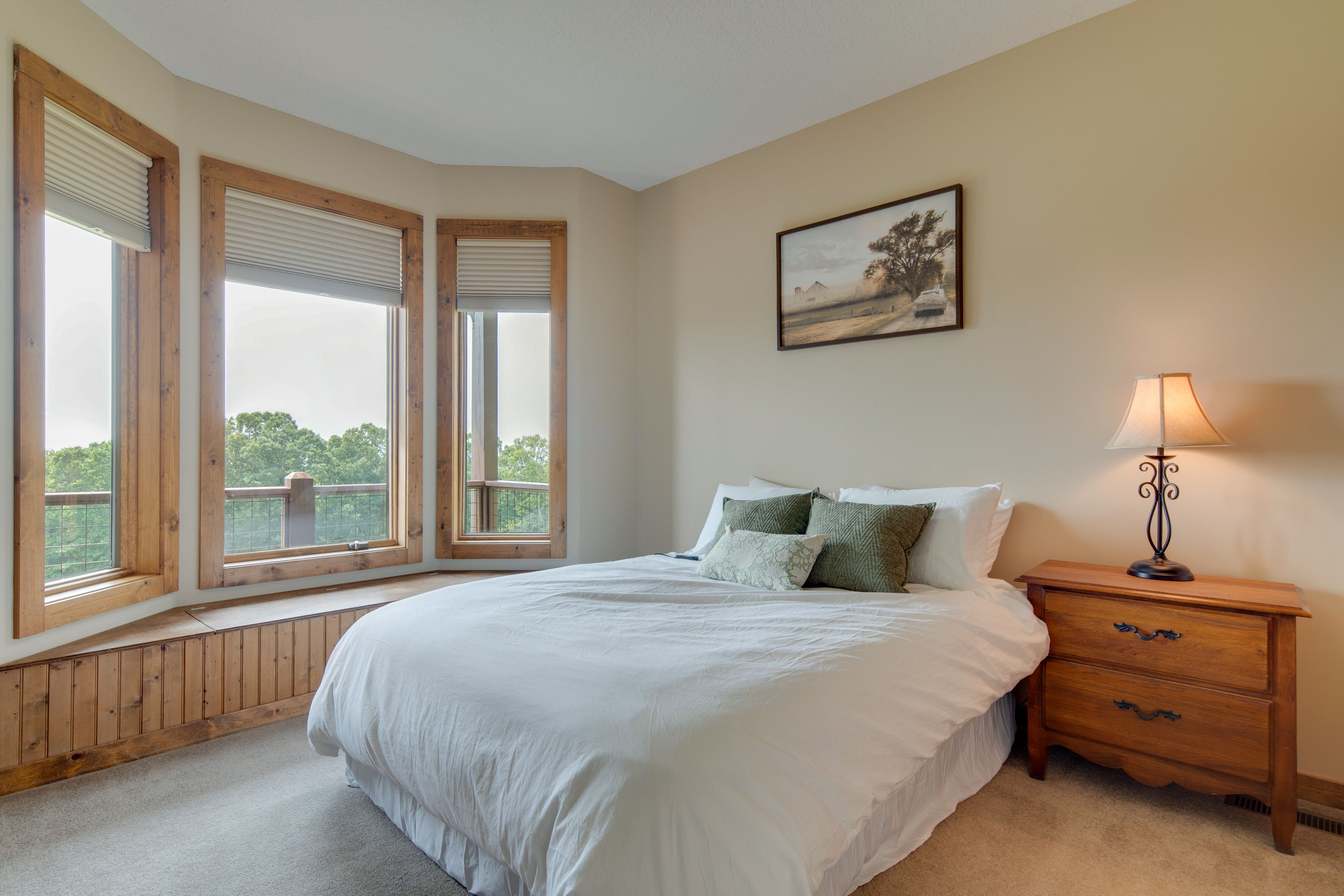 Bedroom 2 | 1st Floor | Queen Bed