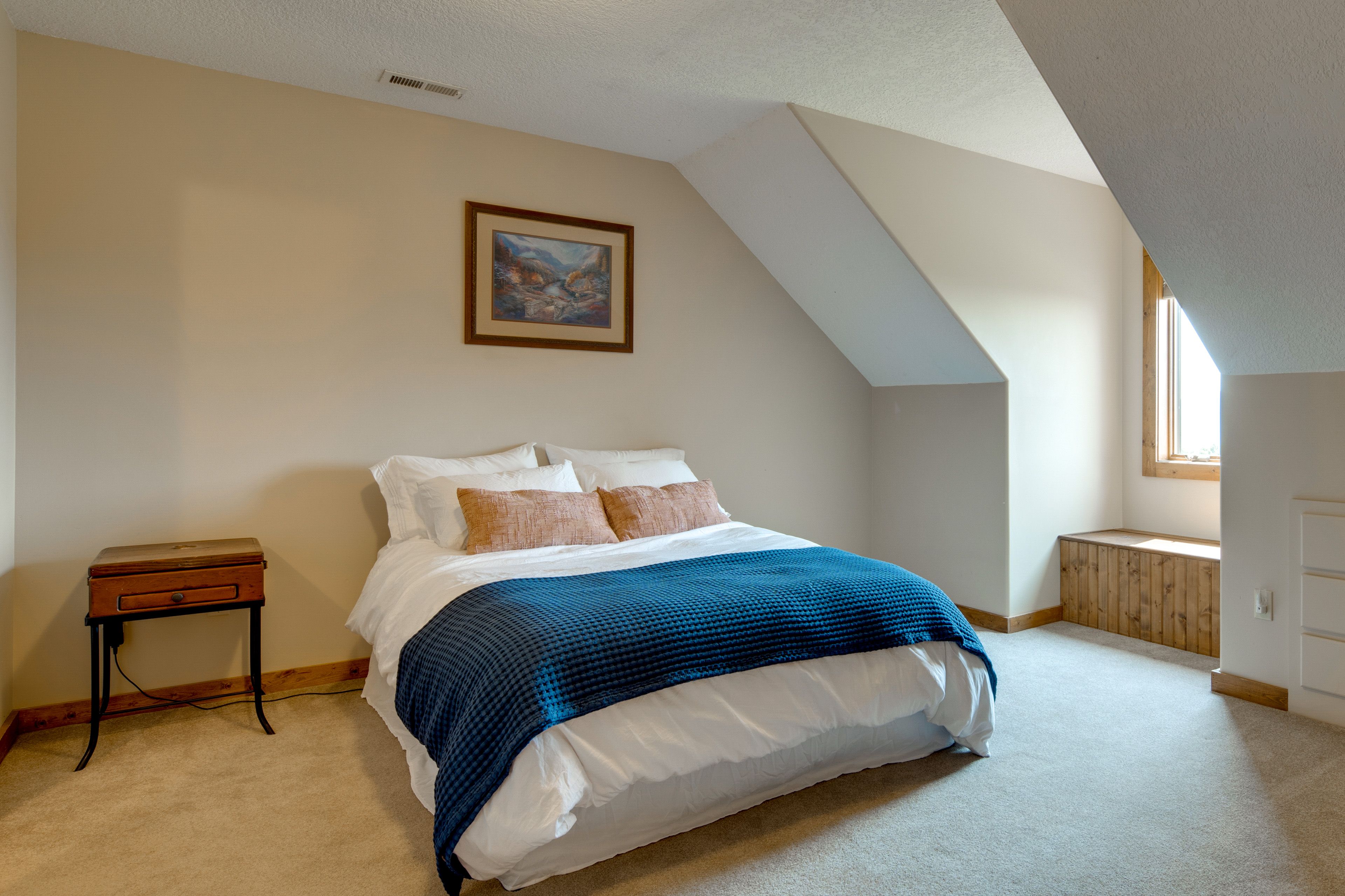 Bedroom 4 | 2nd Floor | Queen Bed