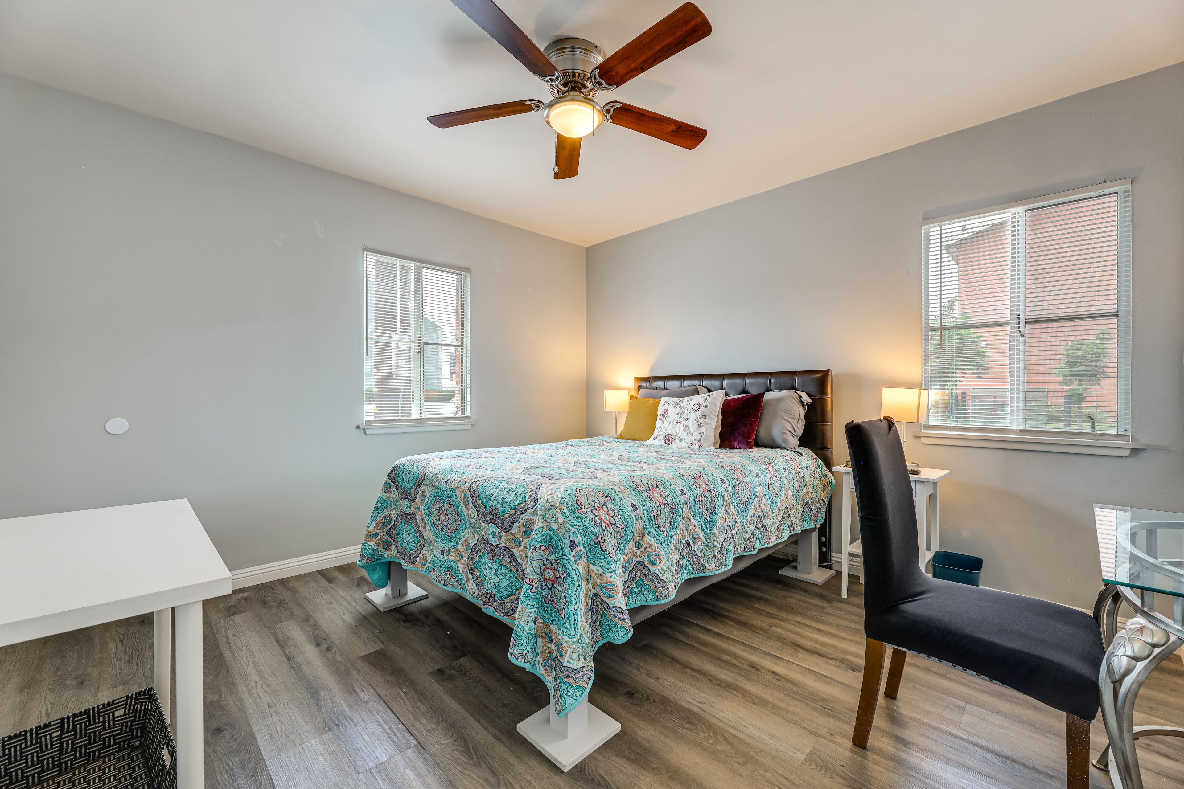 Bedroom 1 | Queen Bed