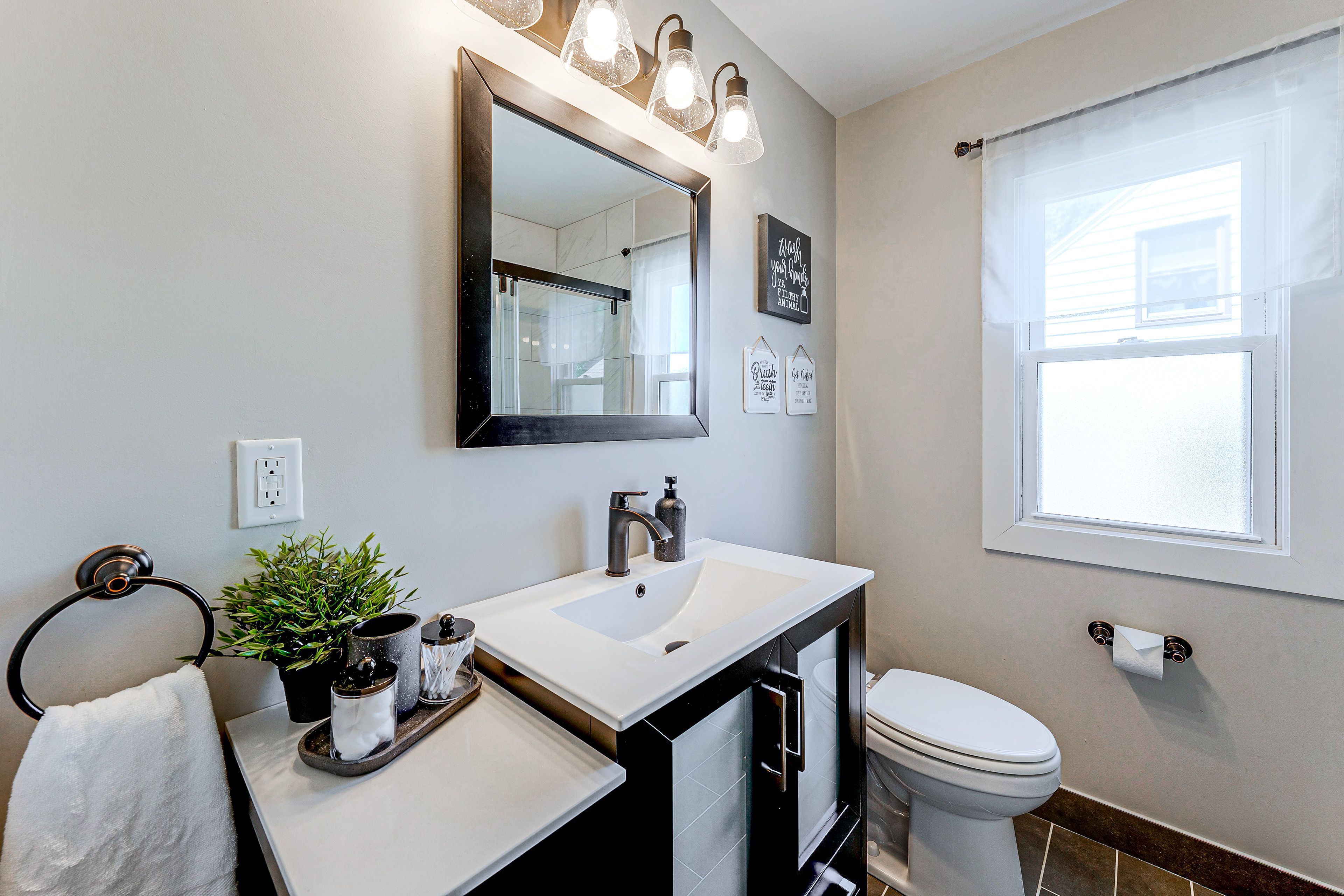 Full Bathroom | 1st Floor
