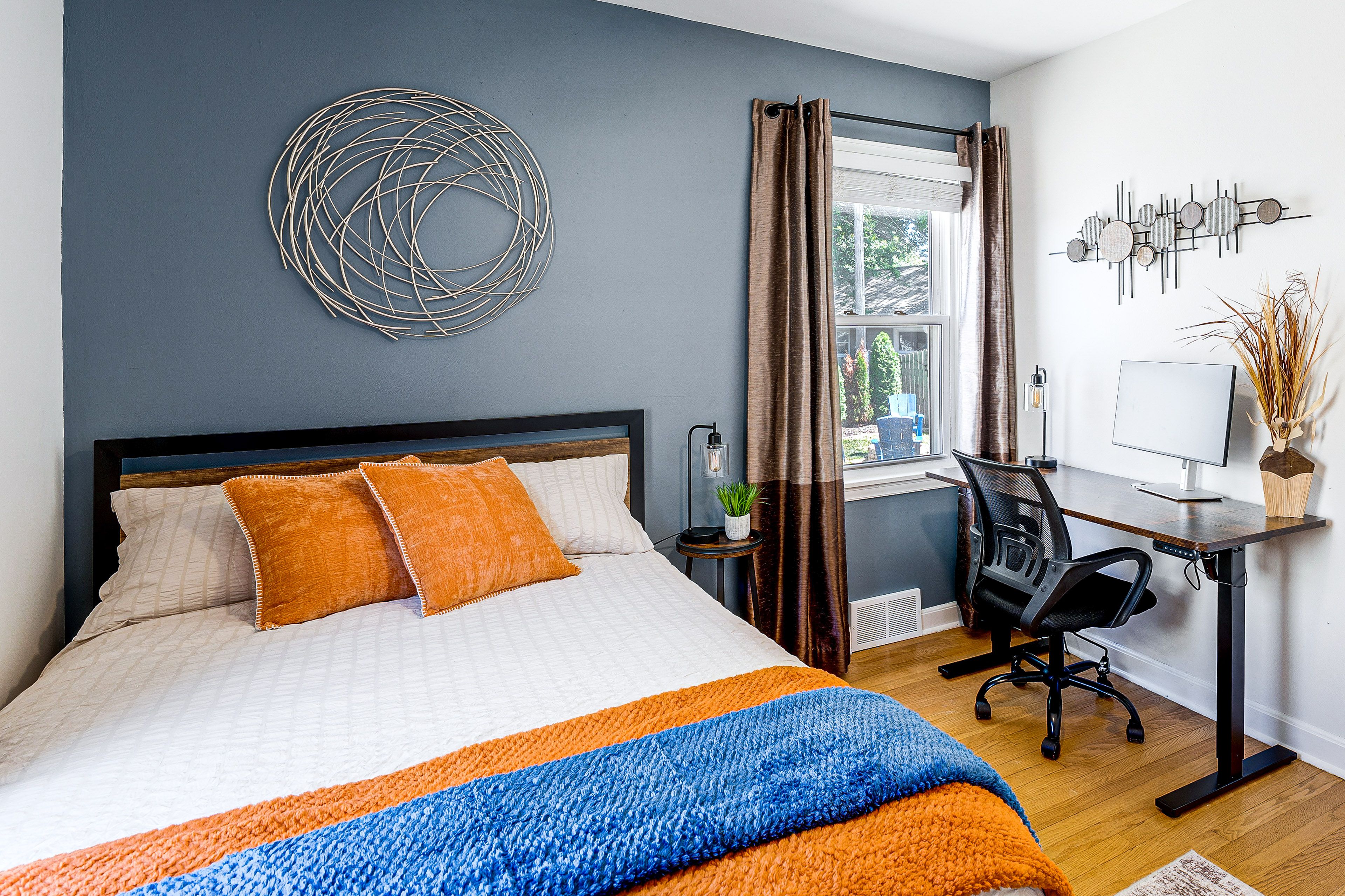 Bedroom 2 | Queen Bed | 1st Floor