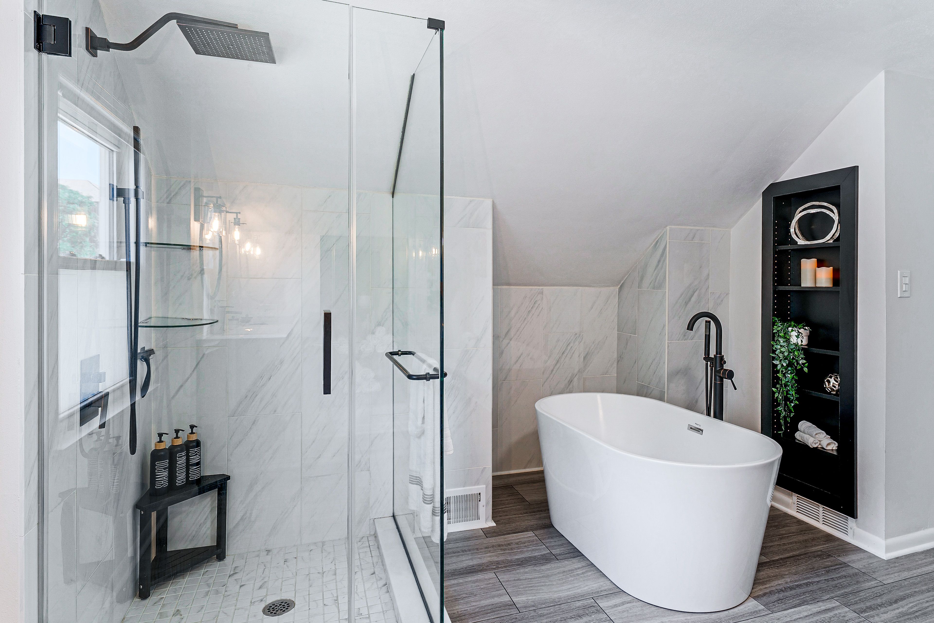 En-Suite Bathroom | 2nd Floor