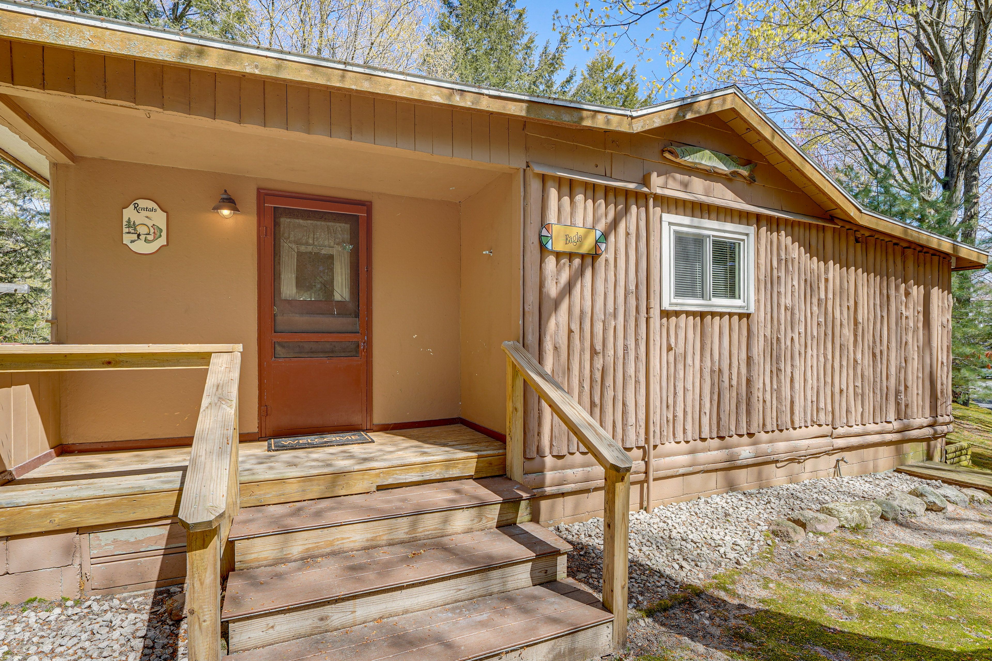 Cabin Exterior | Shared Driveway (2 Vehicles)