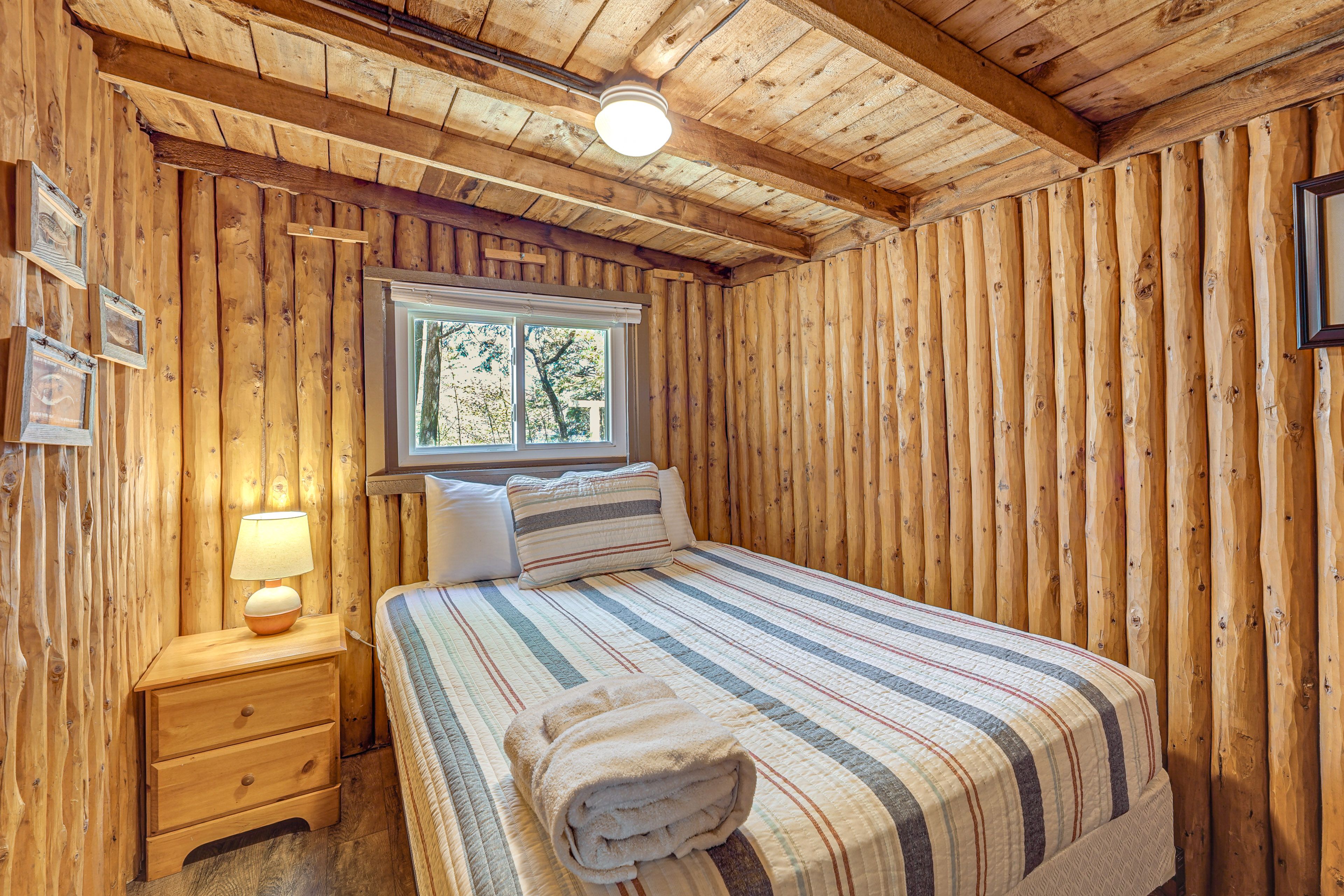 Bedroom 2 | Queen Bed
