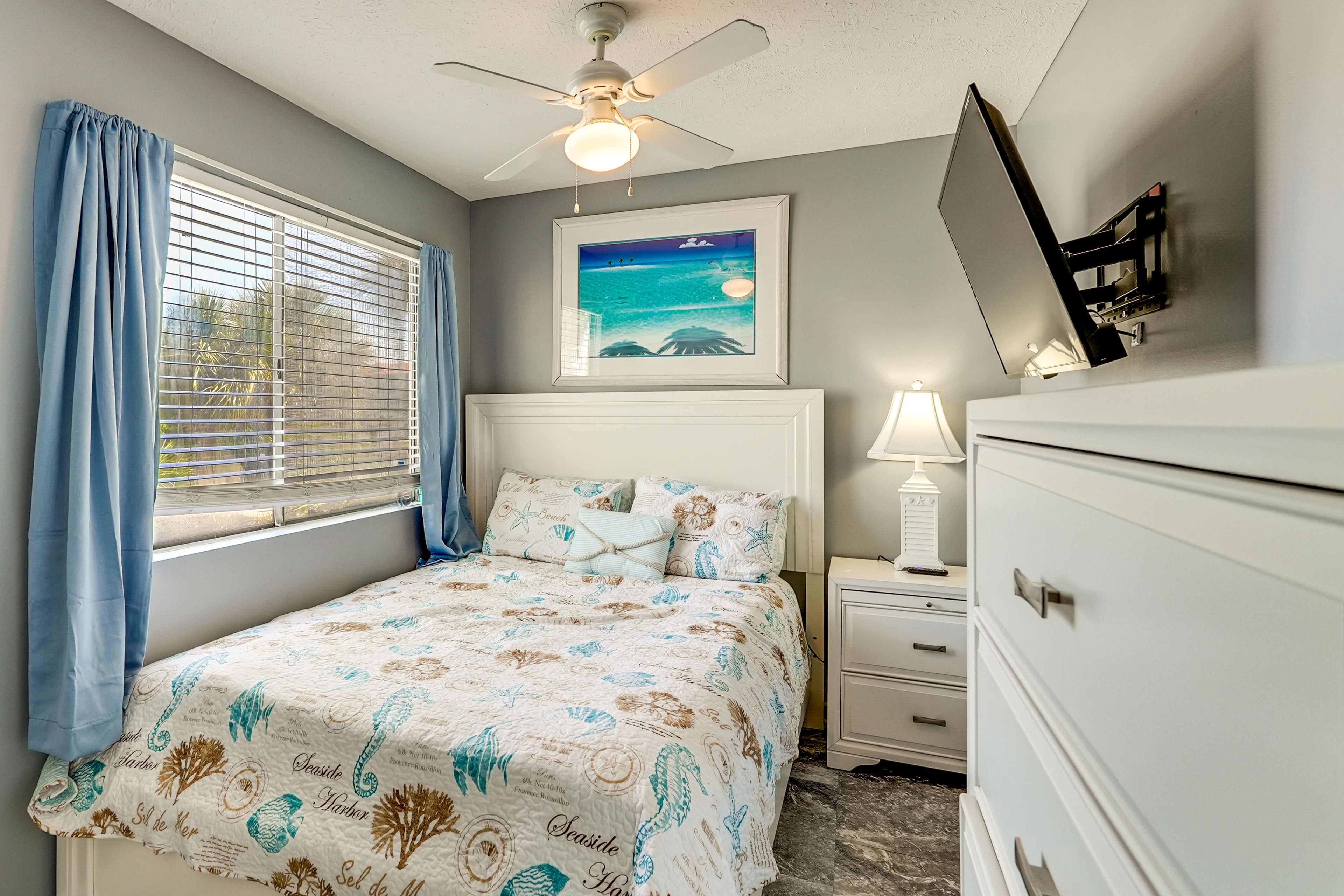 Bedroom 2 | Queen Bed