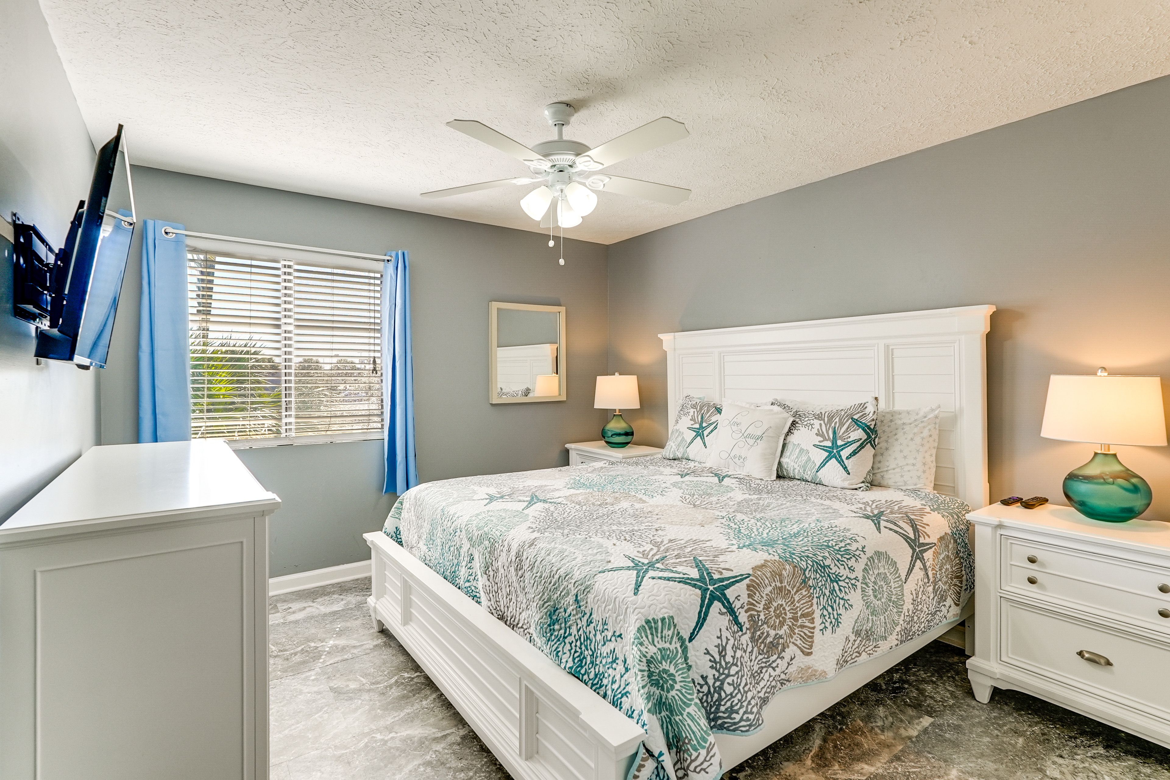 Bedroom 1 | King Bed