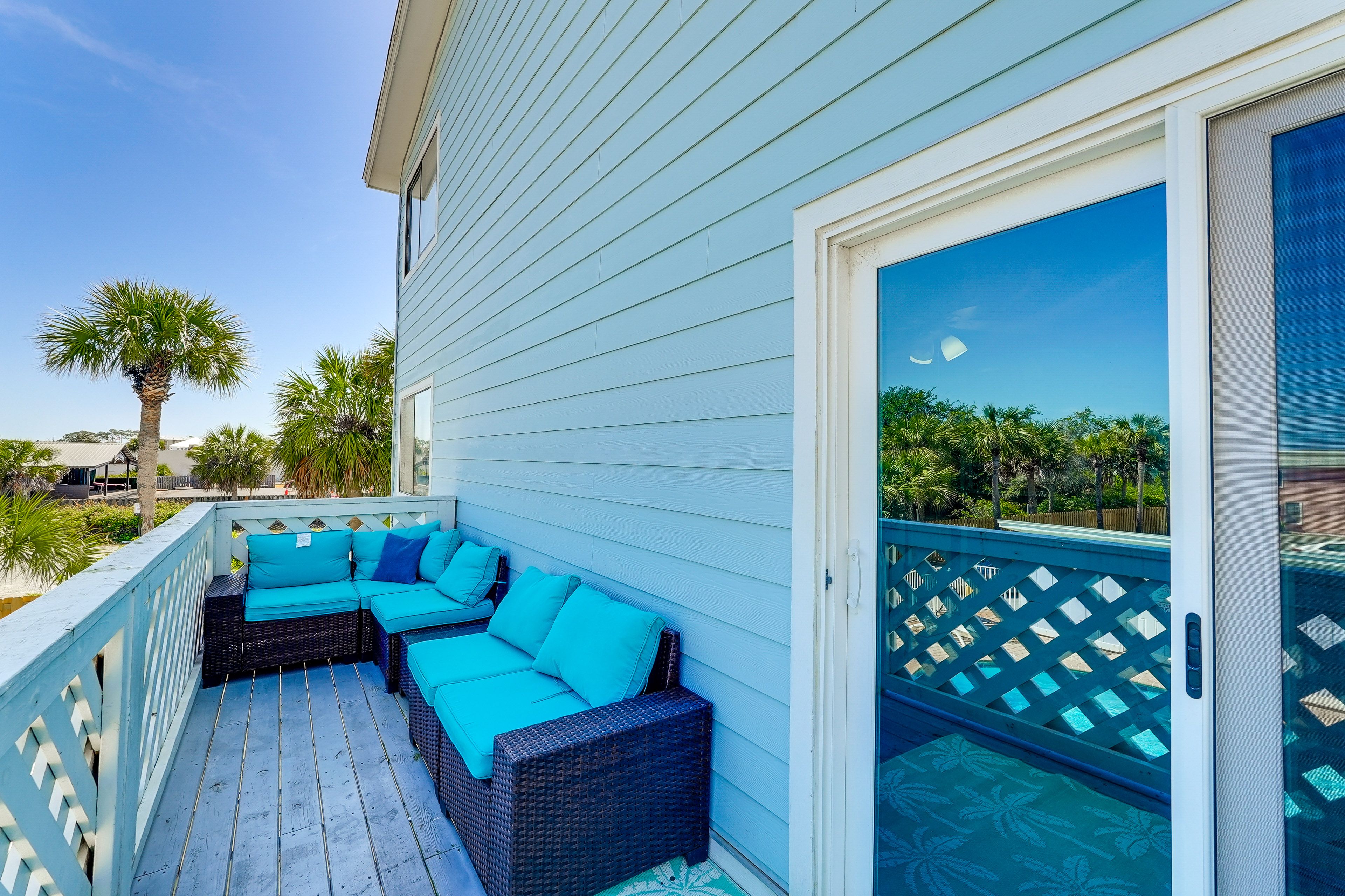 Balcony | Outdoor Seating