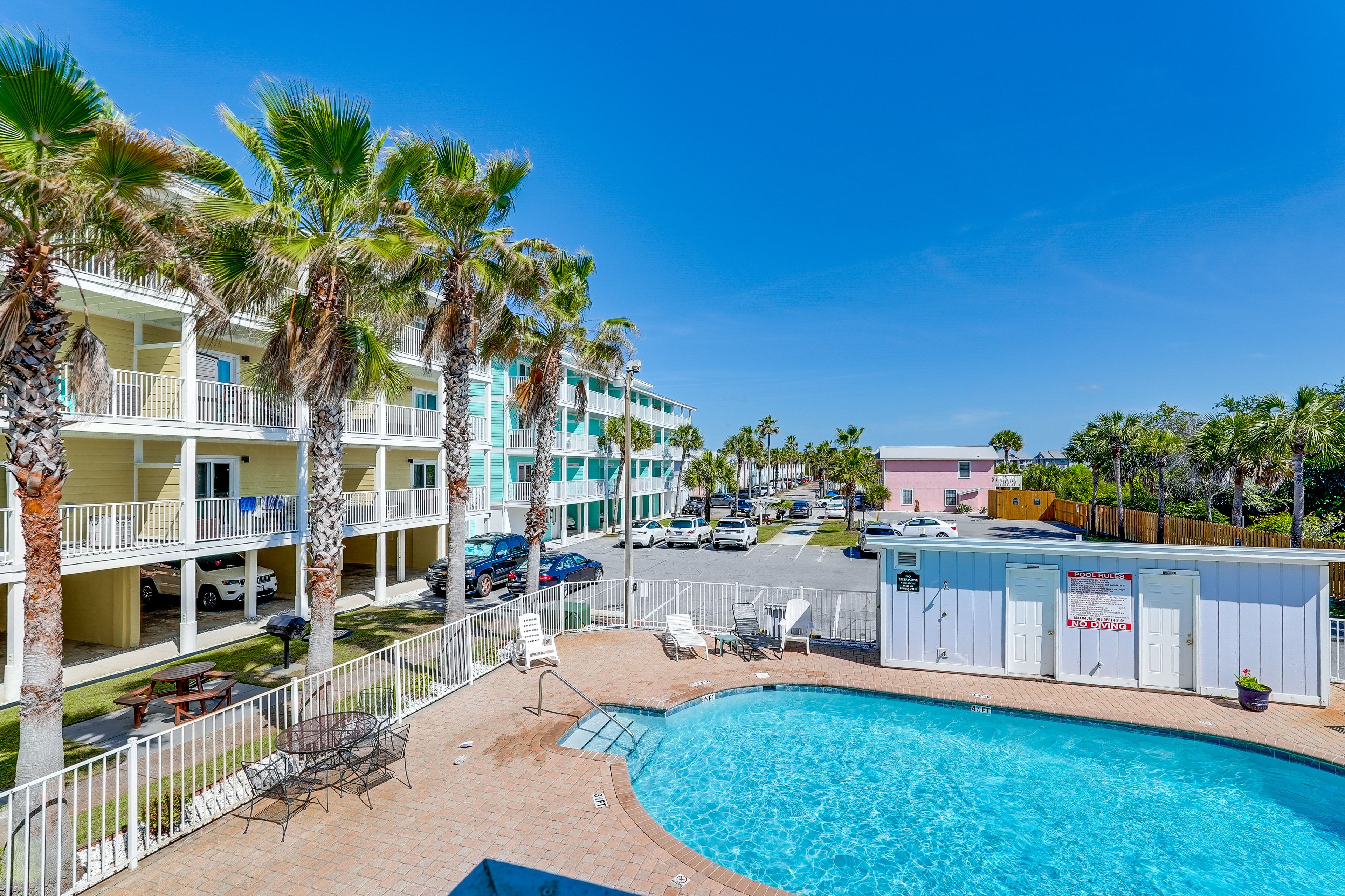 Sand Castles West | Community Pool