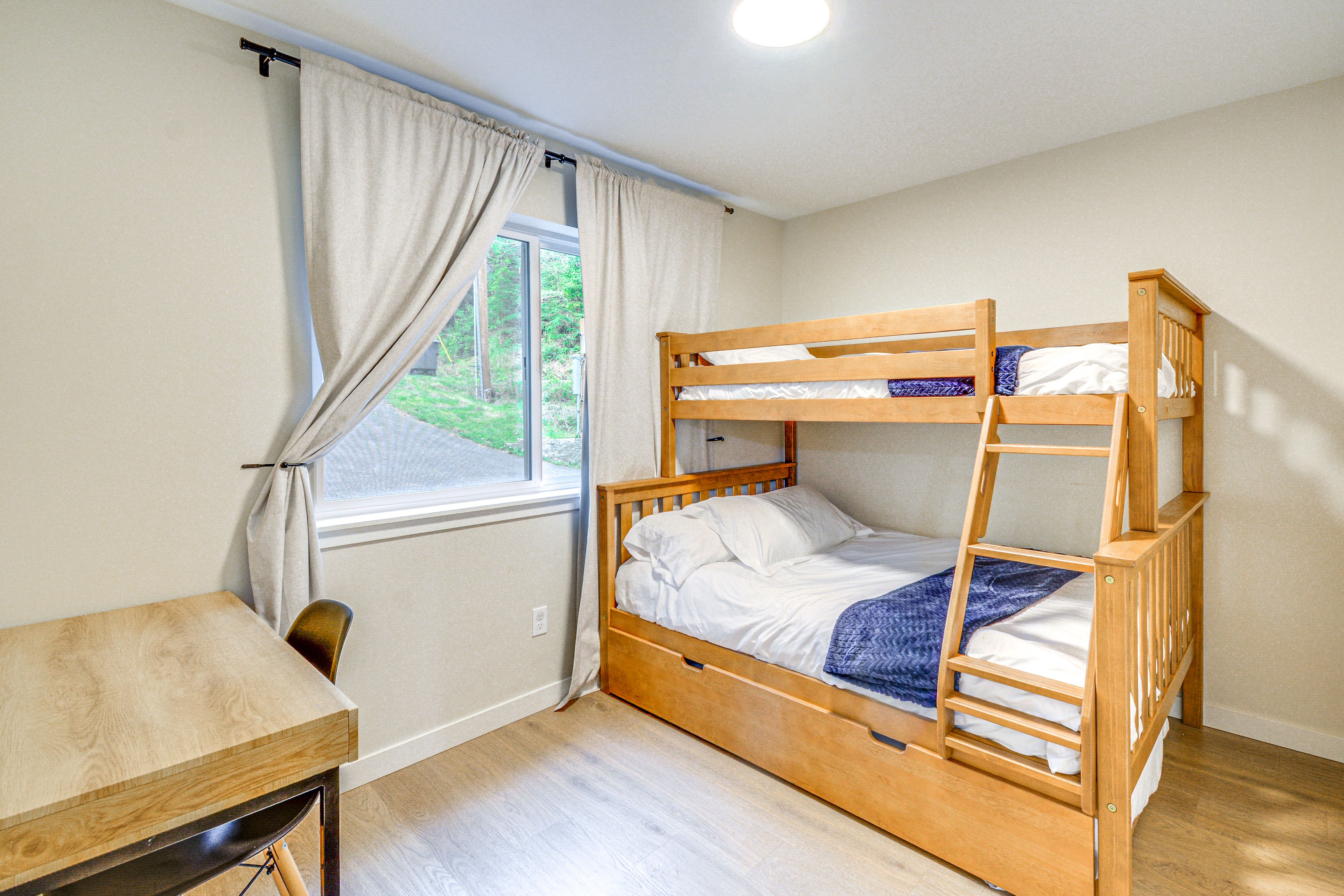 Bedroom 3 | Twin/Full Bunk Bed w/ Twin Trundle | 1st Floor