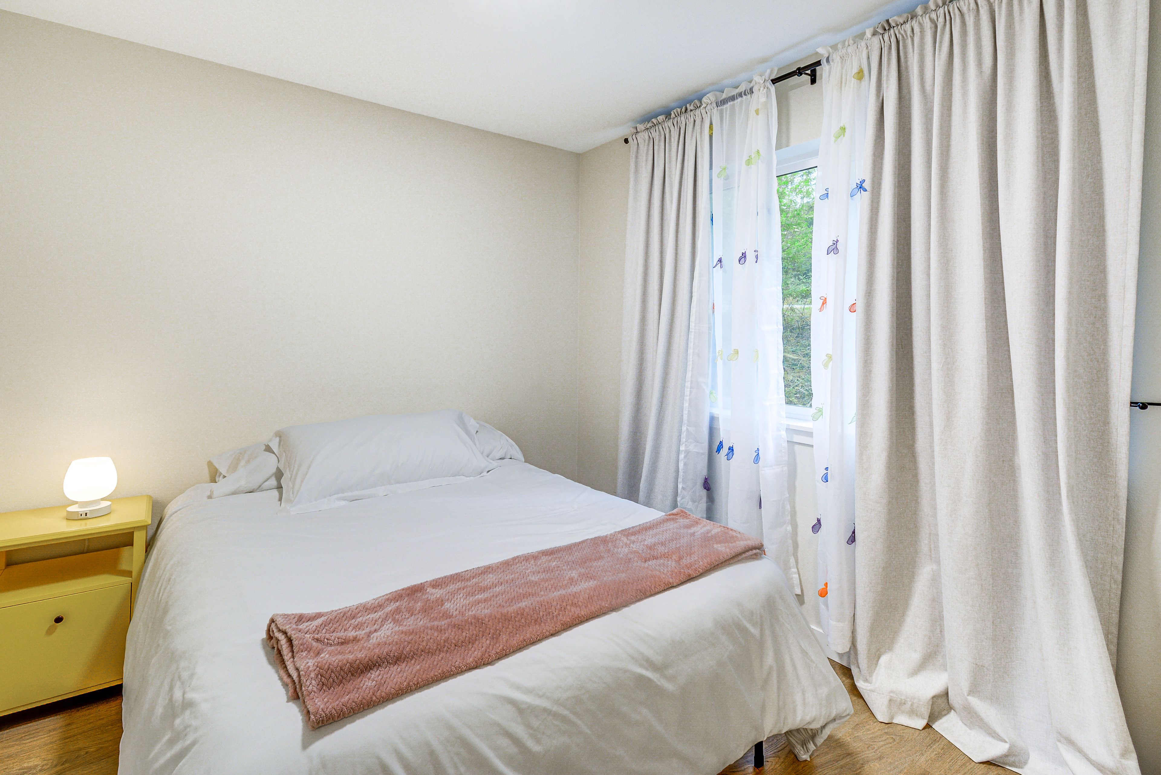Bedroom 2 | Queen Bed | 1st Floor