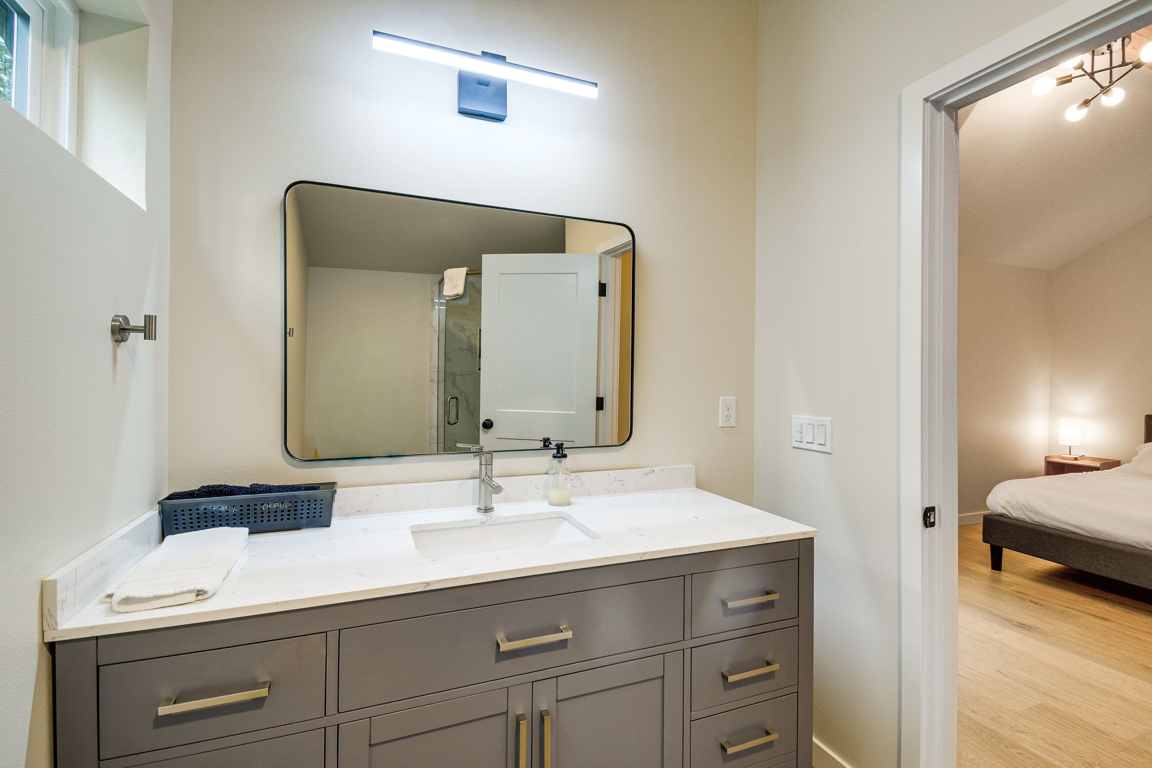 Full Bathroom | 2nd Floor