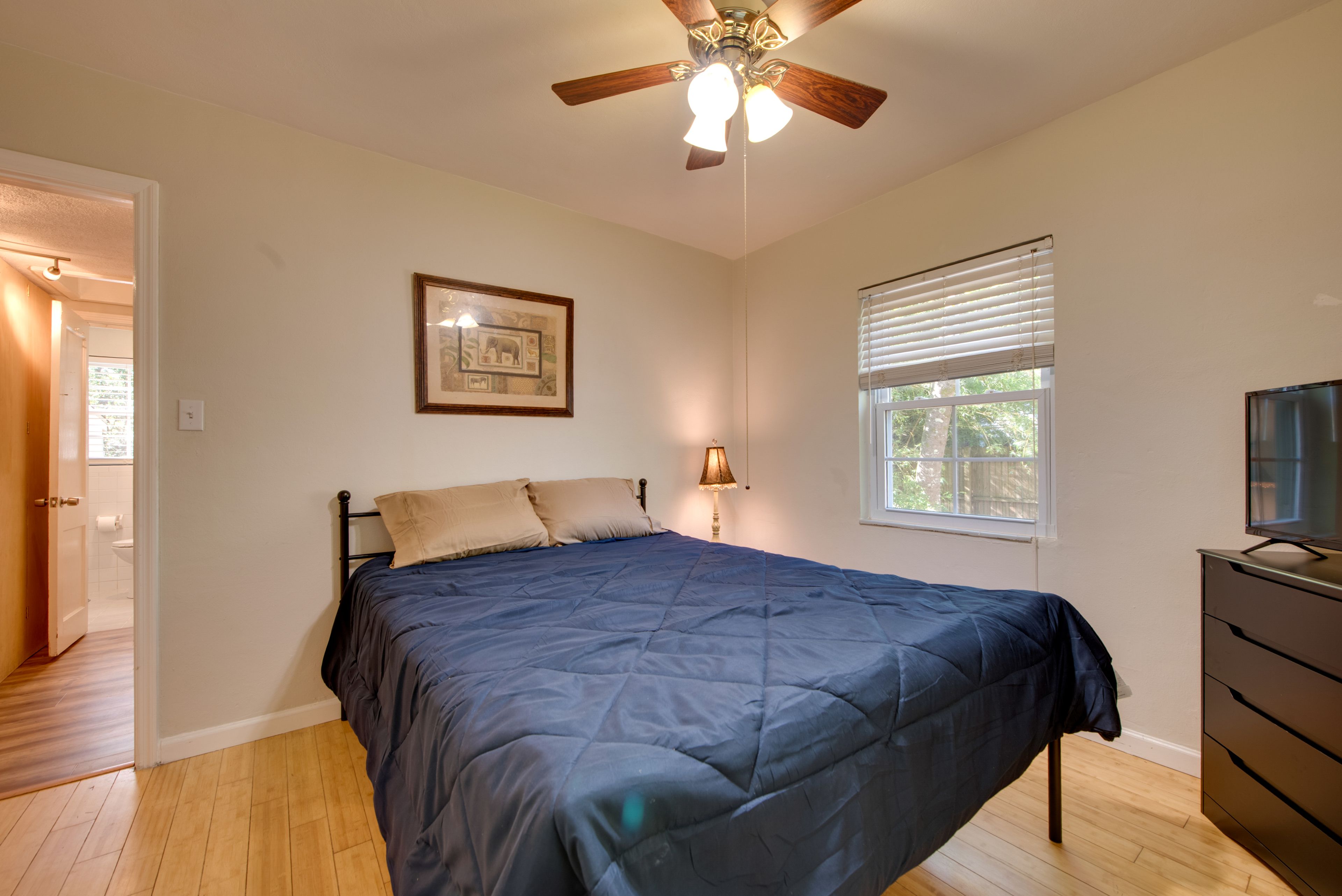 Bedroom 2 | Queen Bed