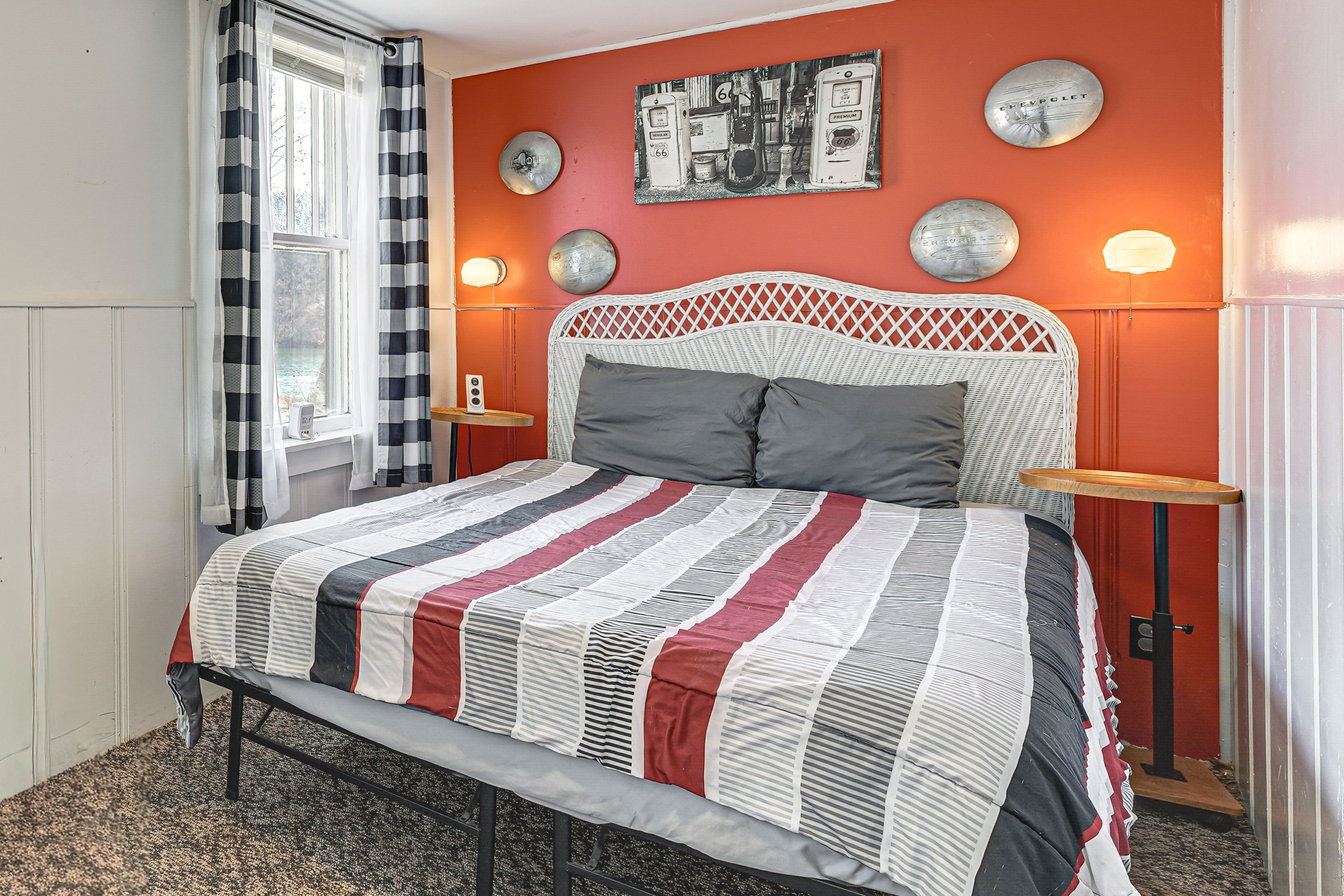 Unit 2 | Bedroom 3 | Queen Bed