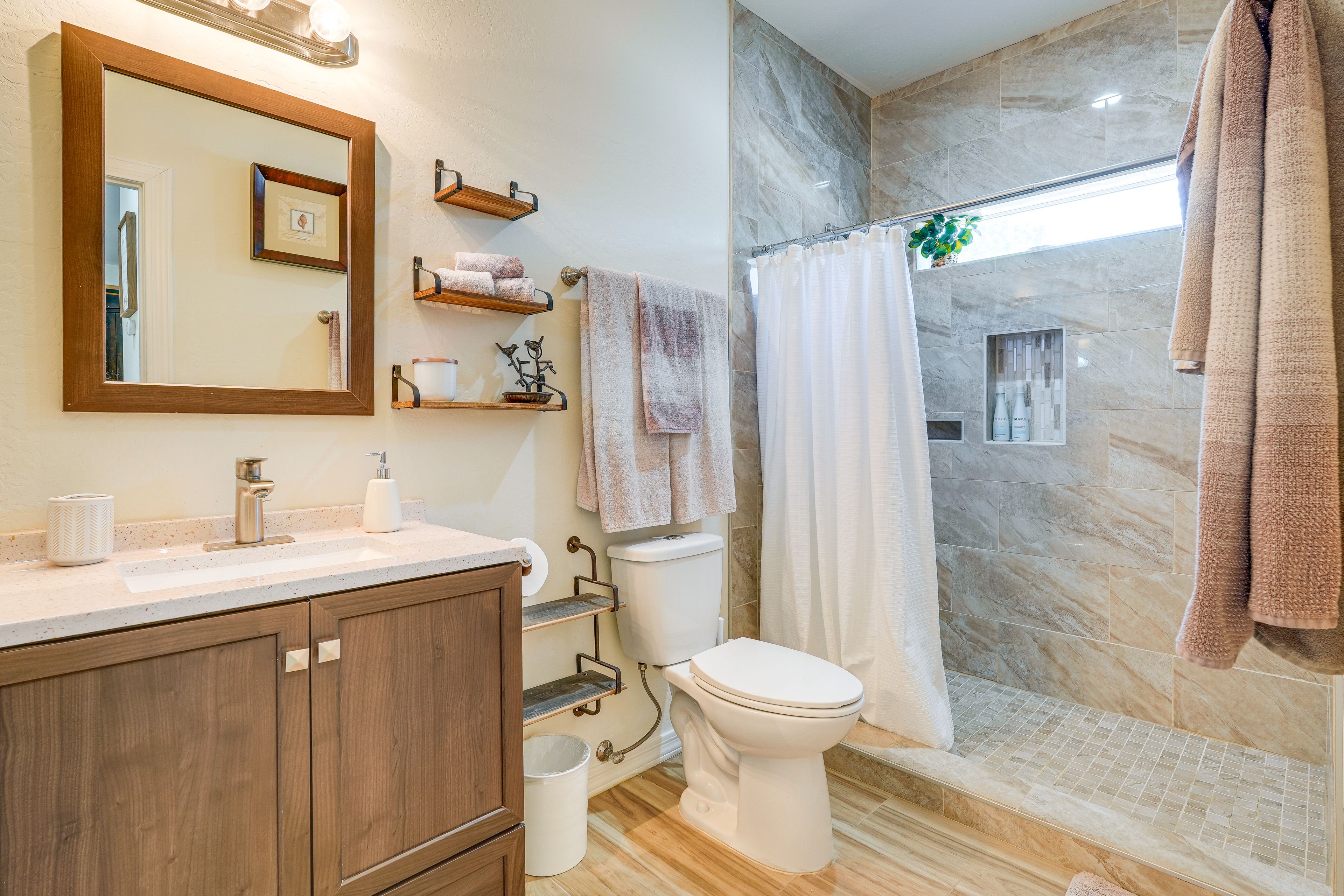 Full Bathroom