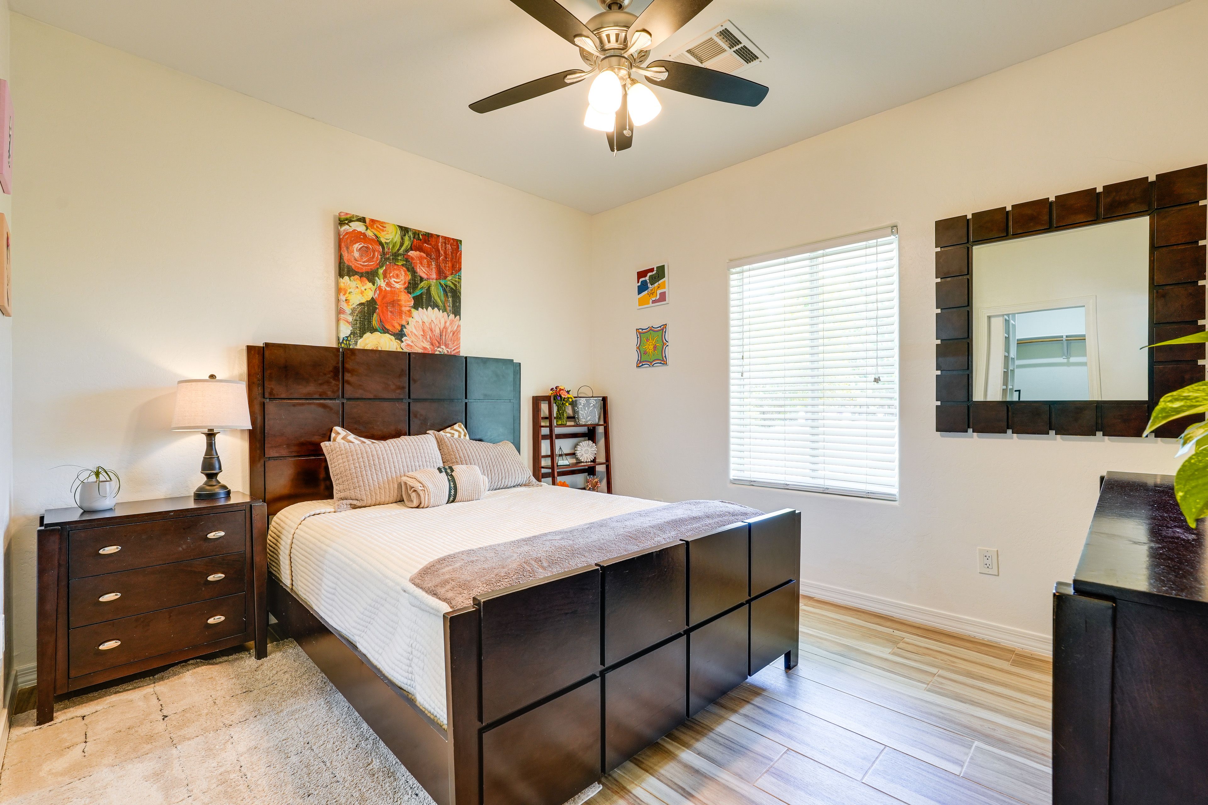 Bedroom 1 | Queen Bed