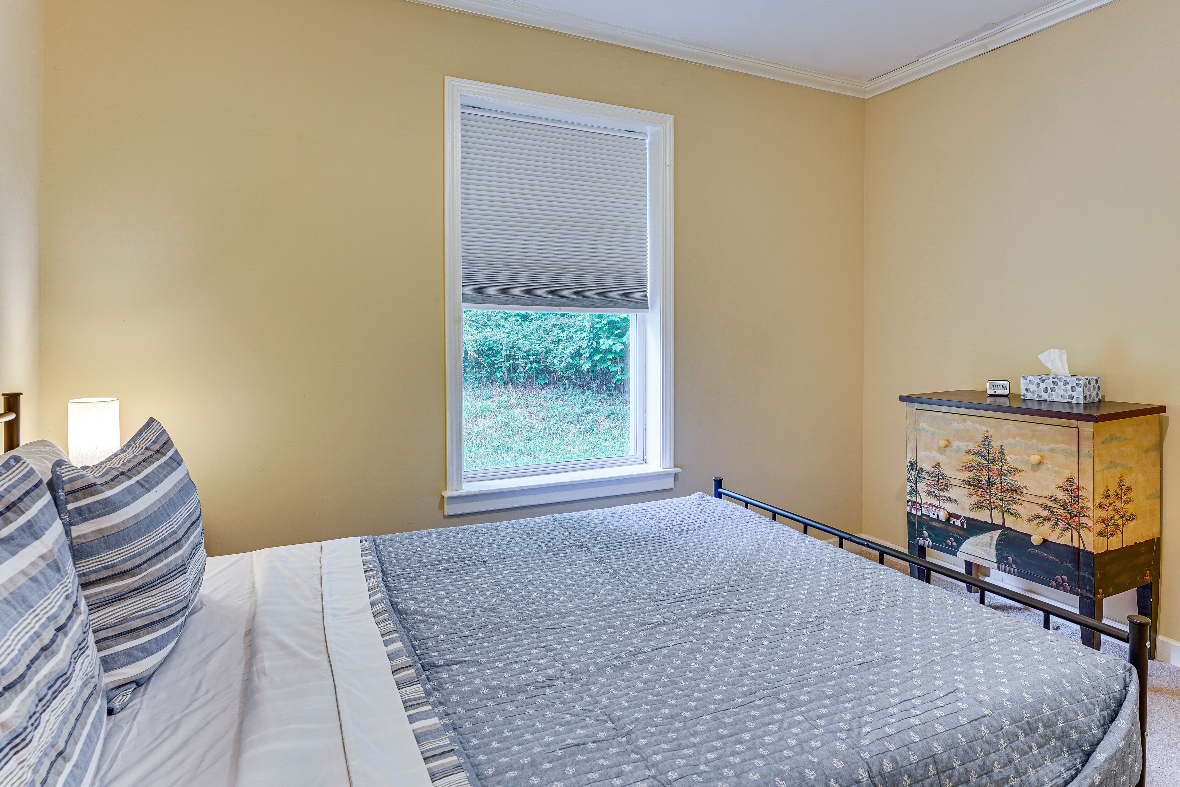 Bedroom 2 | Queen Bed