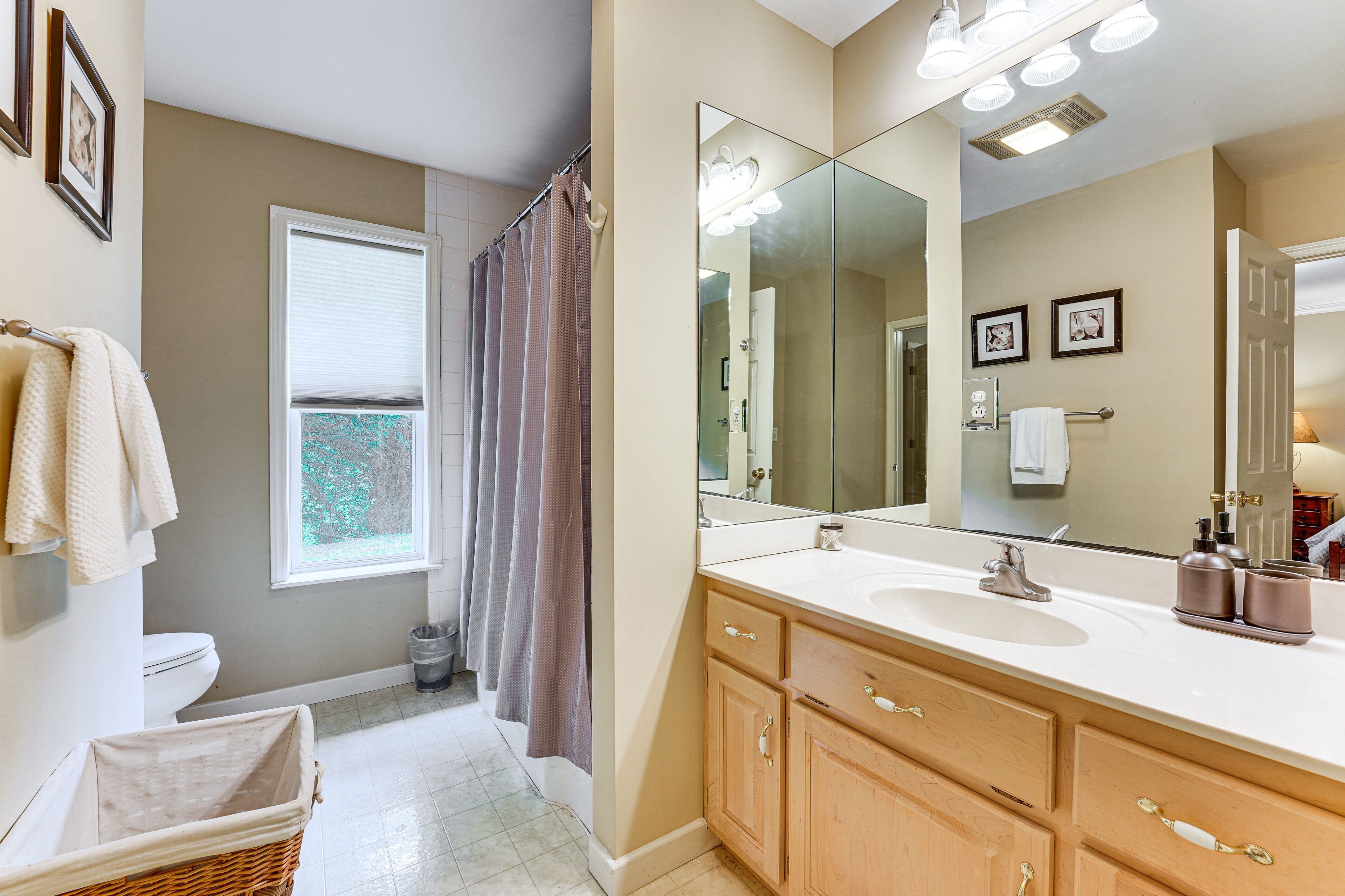 Full Bathroom
