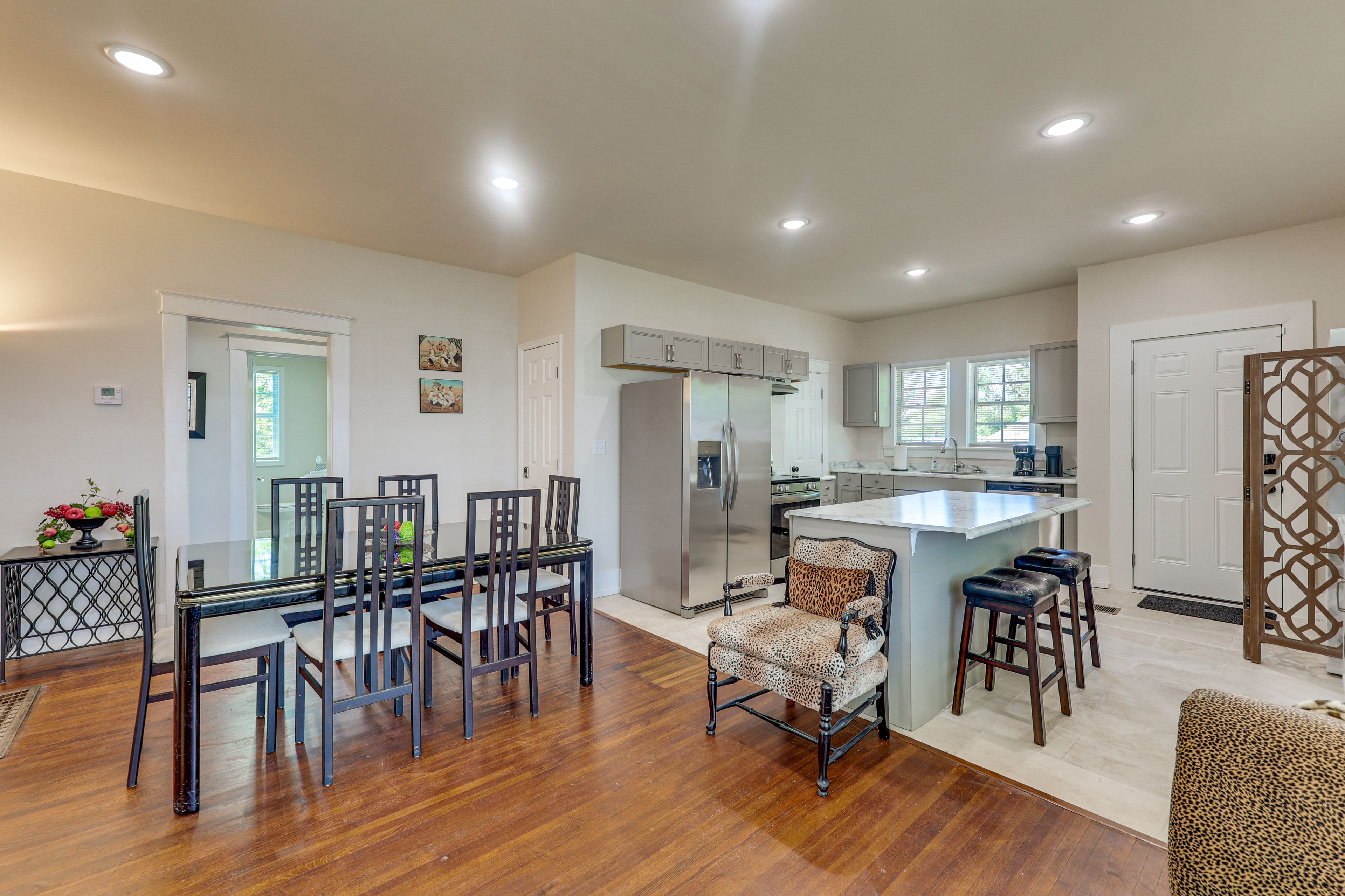 Dining Table | Breakfast Bar | Kitchen