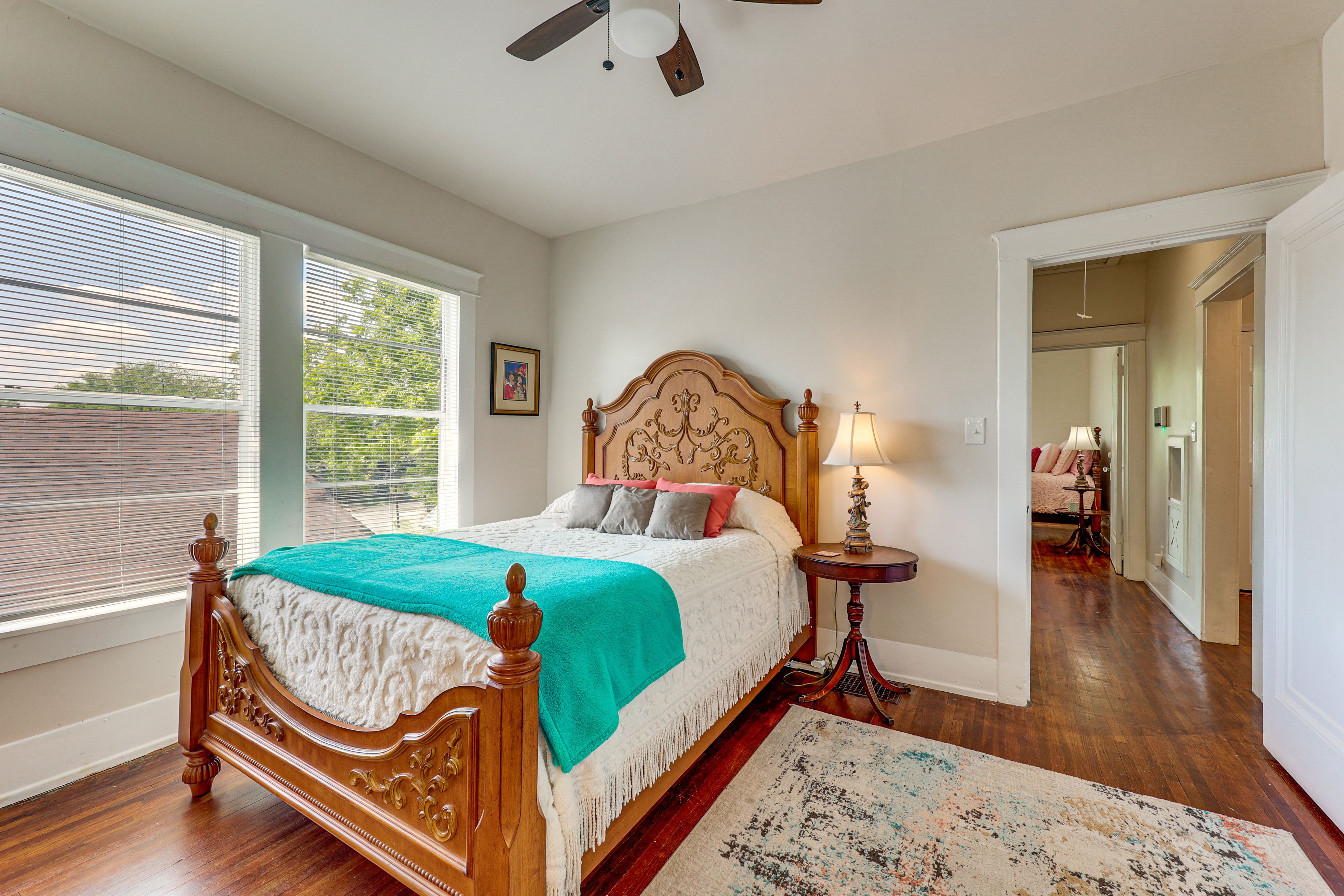 Bedroom 1 | Queen Bed