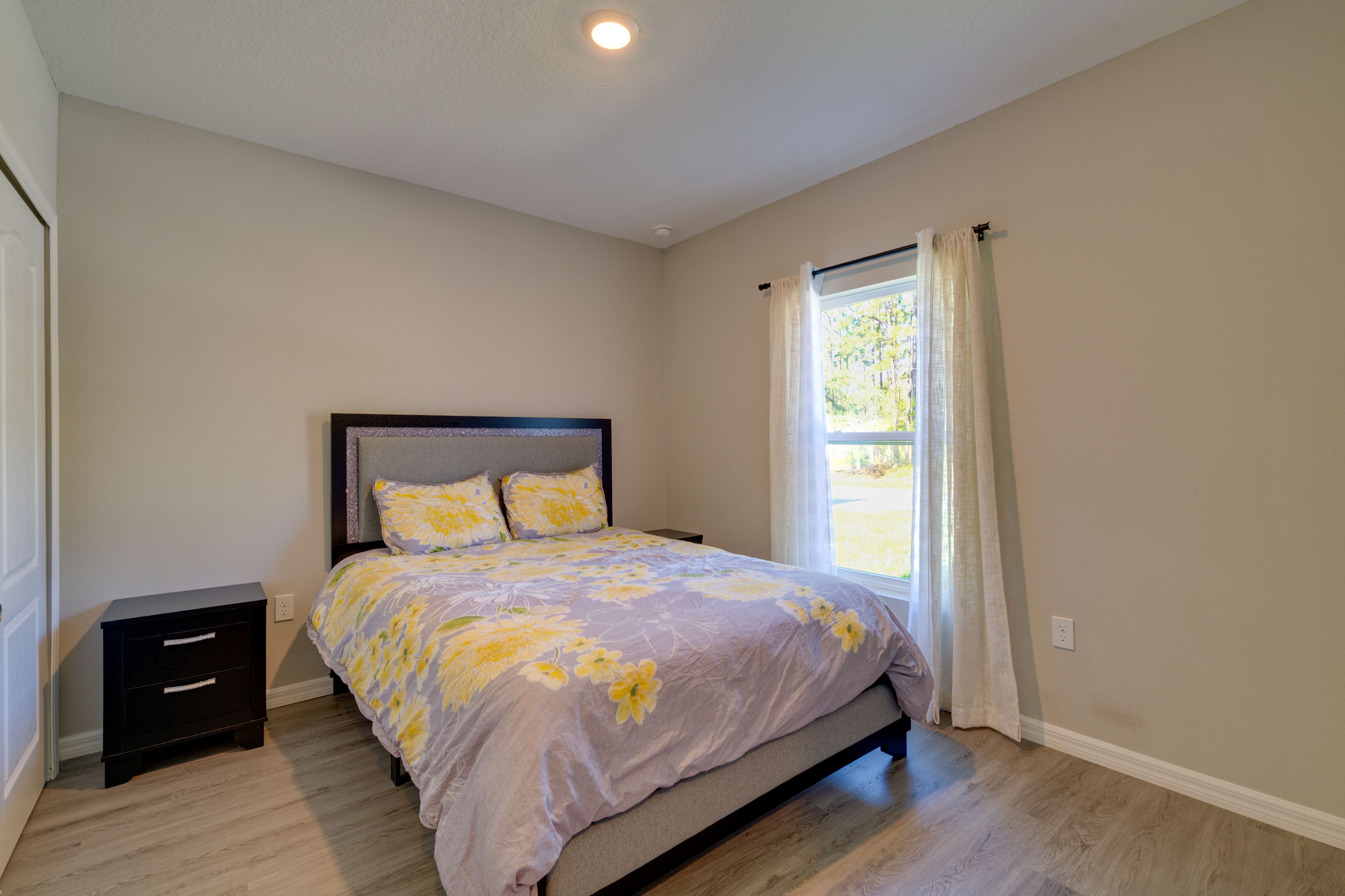 Bedroom 2 | Queen Bed