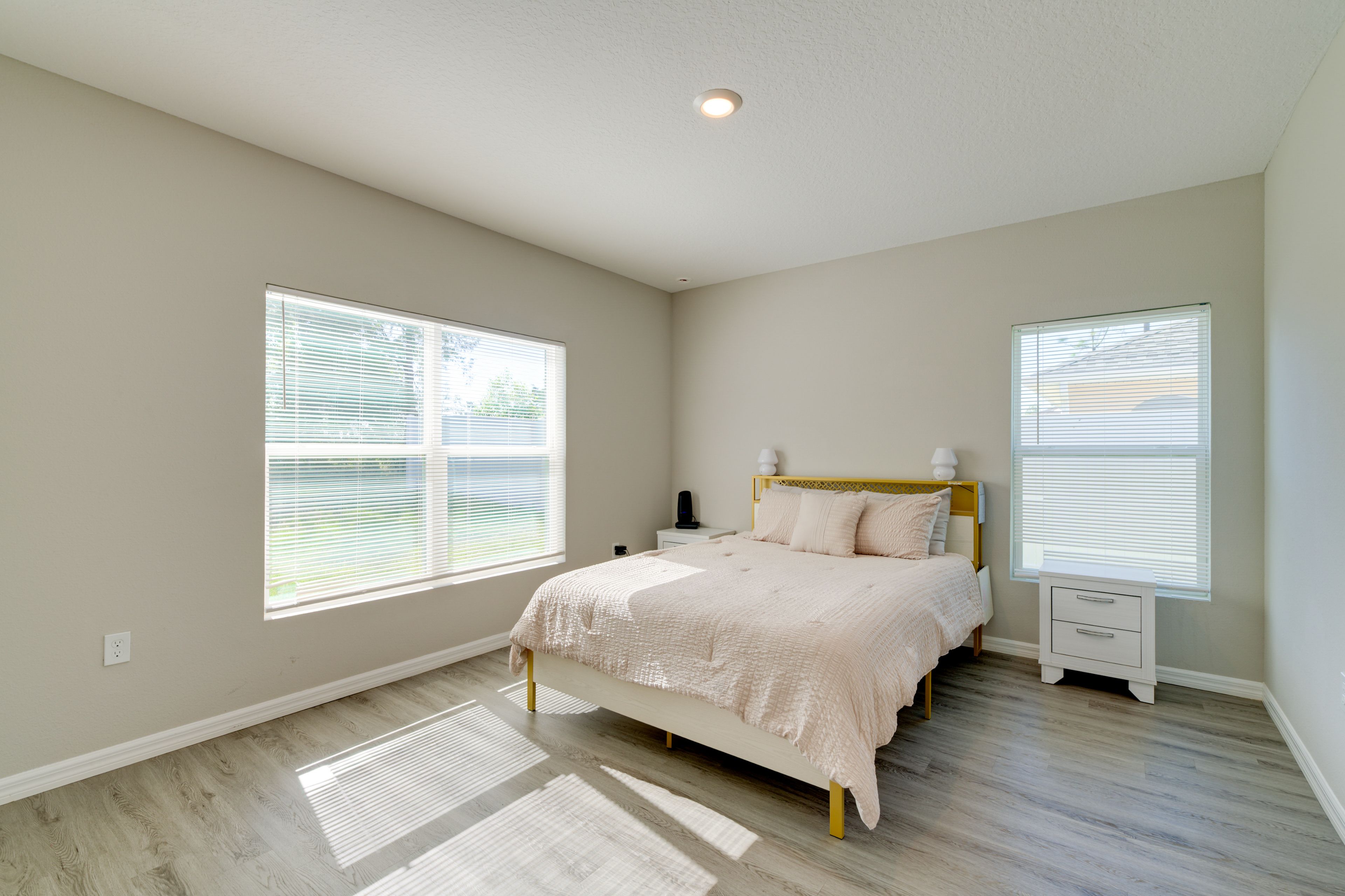 Bedroom 1 | Queen Bed