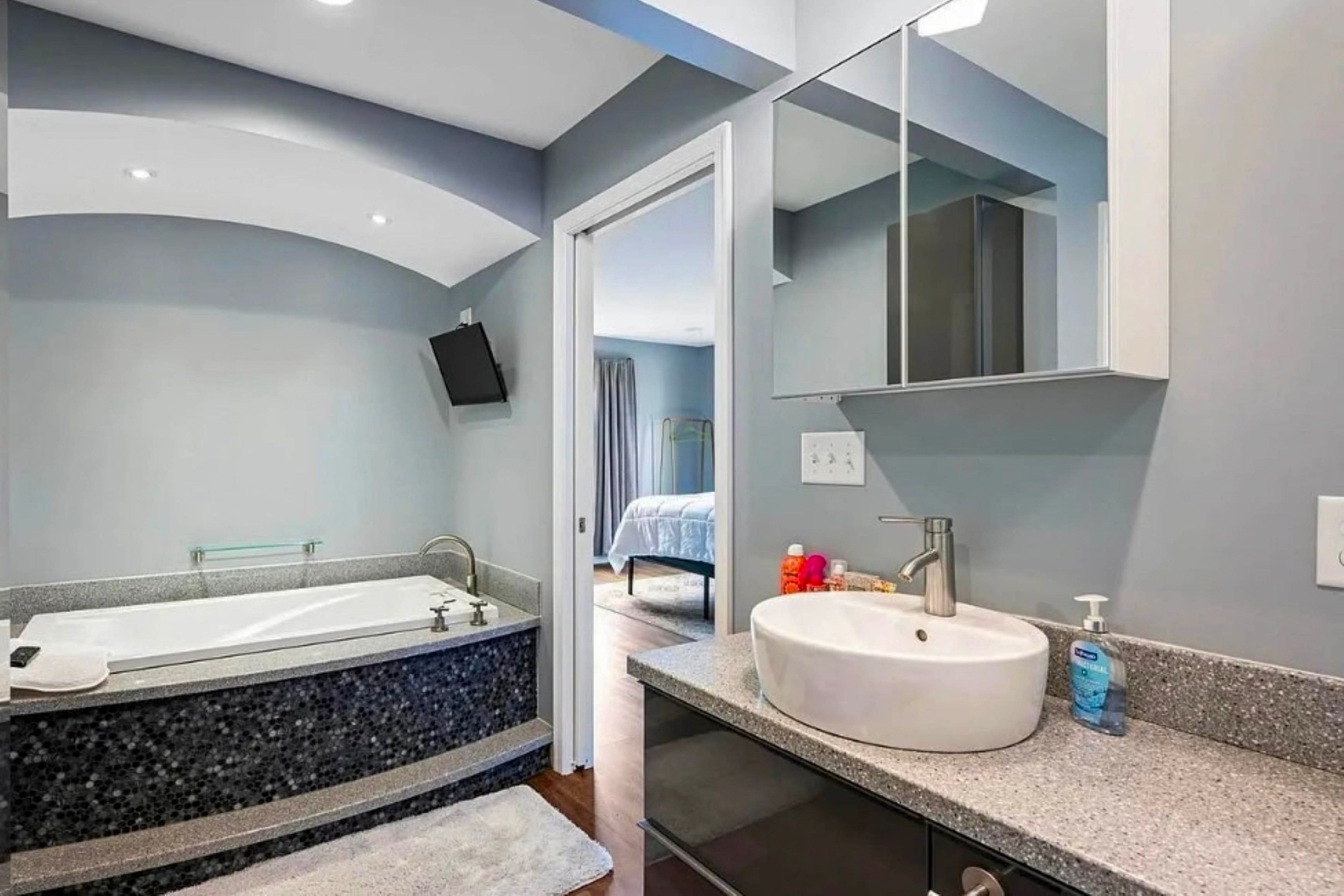 Full Bathroom