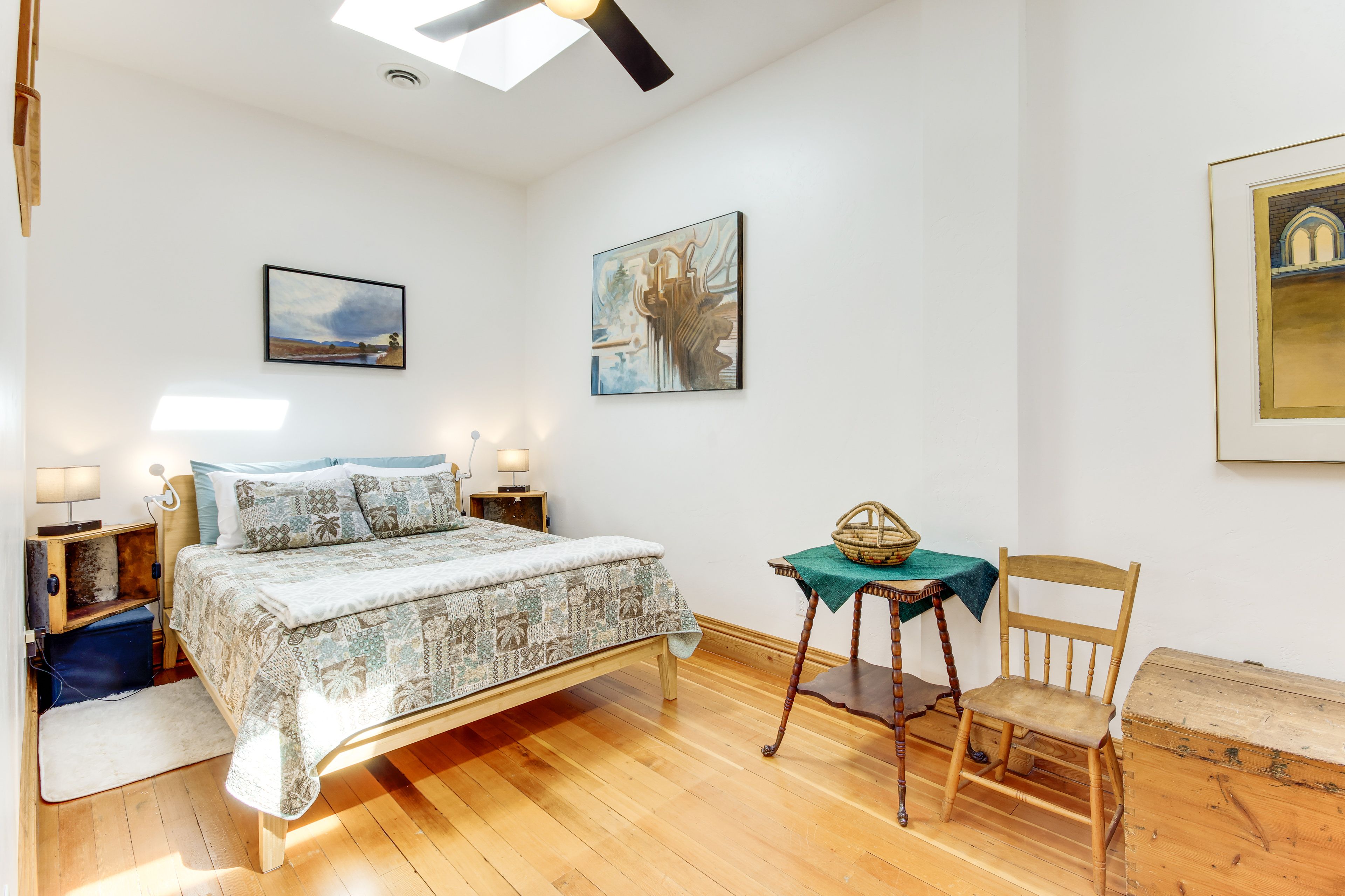 Bedroom | Queen Bed