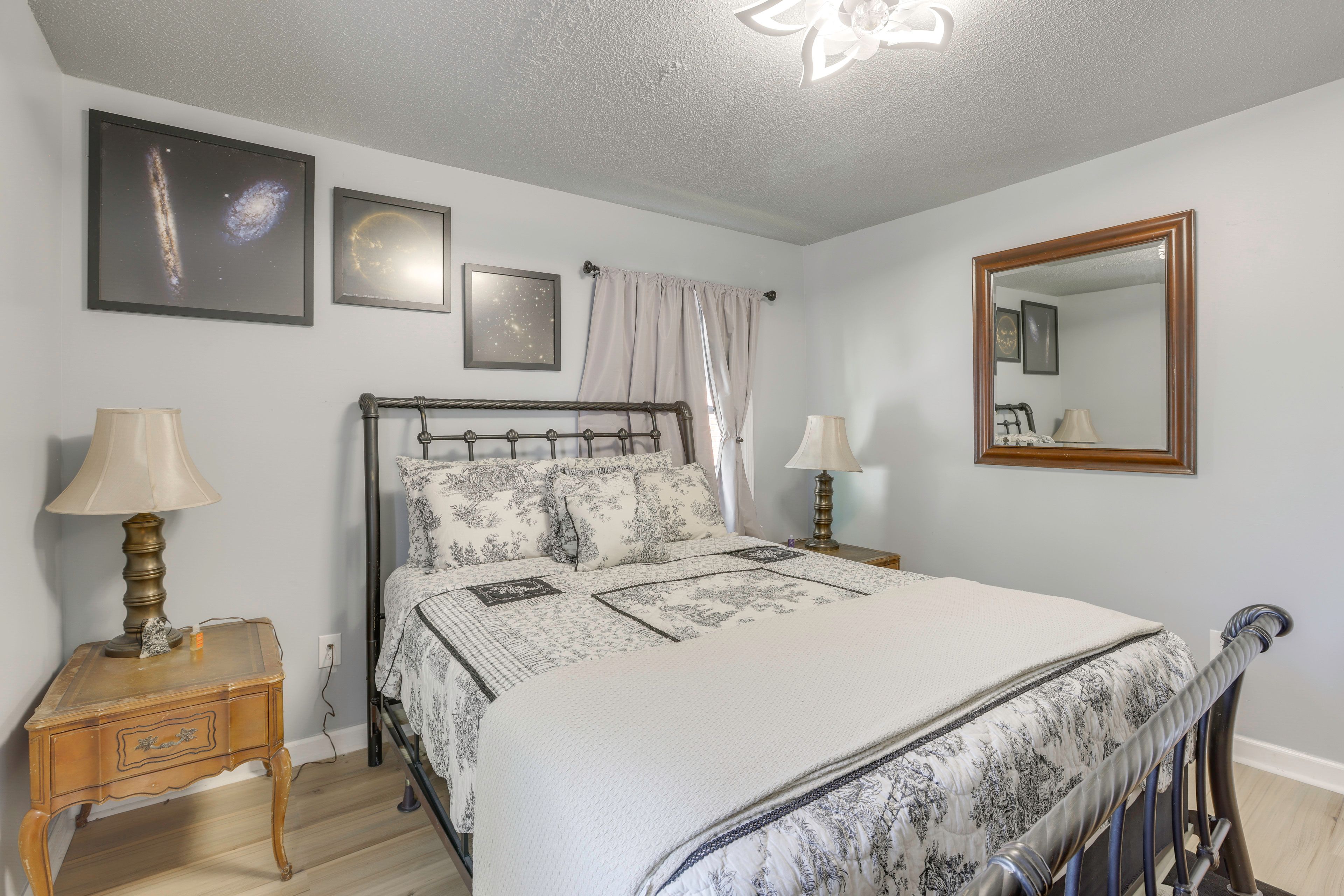 Bedroom 1 | Queen Bed