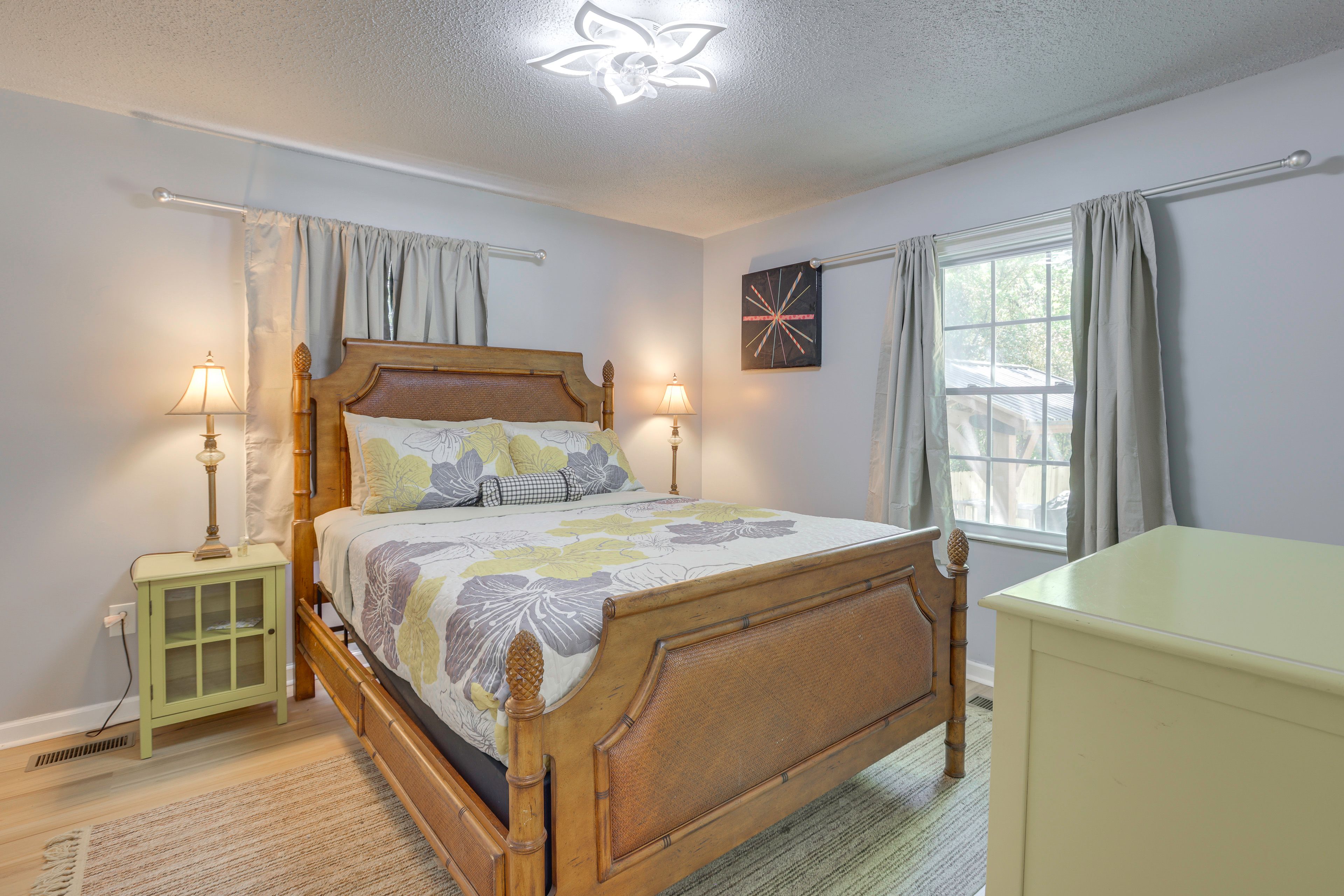 Bedroom 2 | Queen Bed