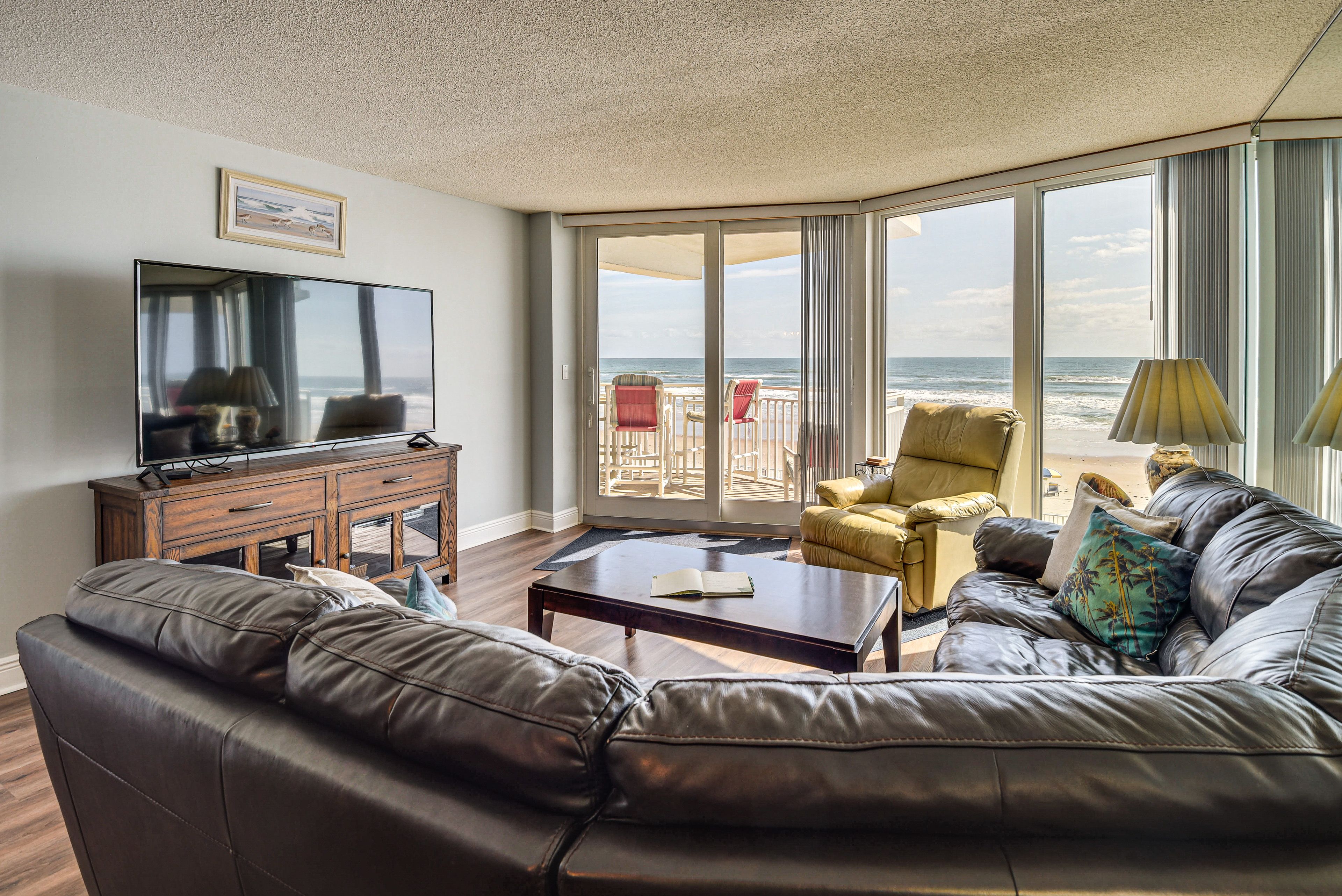 Living Room | Single-Story Unit | Free WiFi